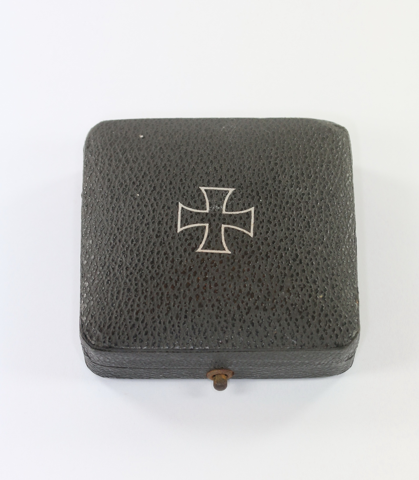  Etui Eisernes Kreuz 1. Klasse 1939, gewölbter Deckel – Bild 1