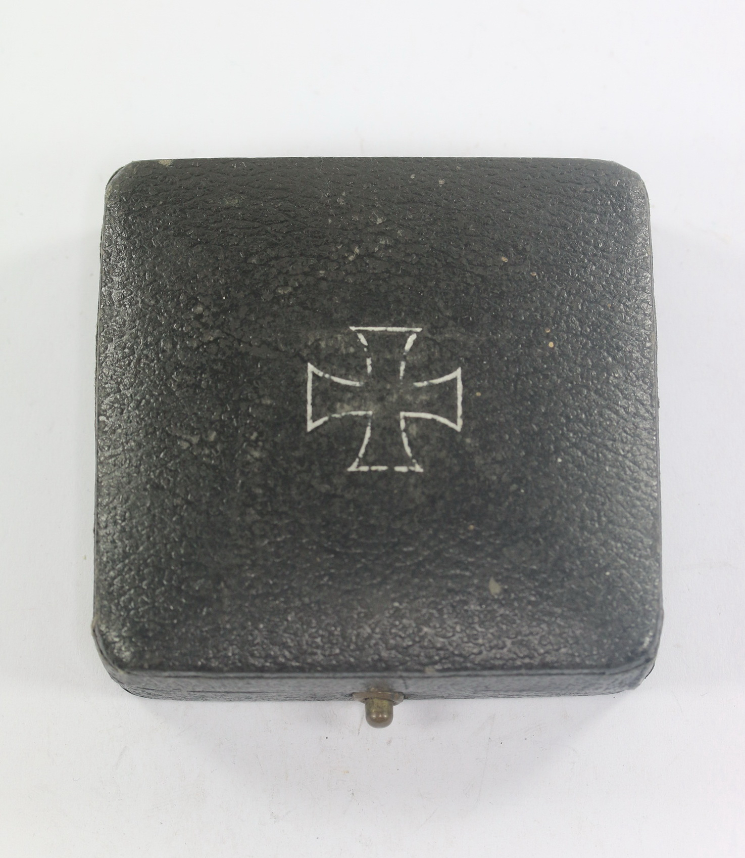 Etui Eisernes Kreuz 1. Klasse 1939, gewölbter Deckel – Bild 1
