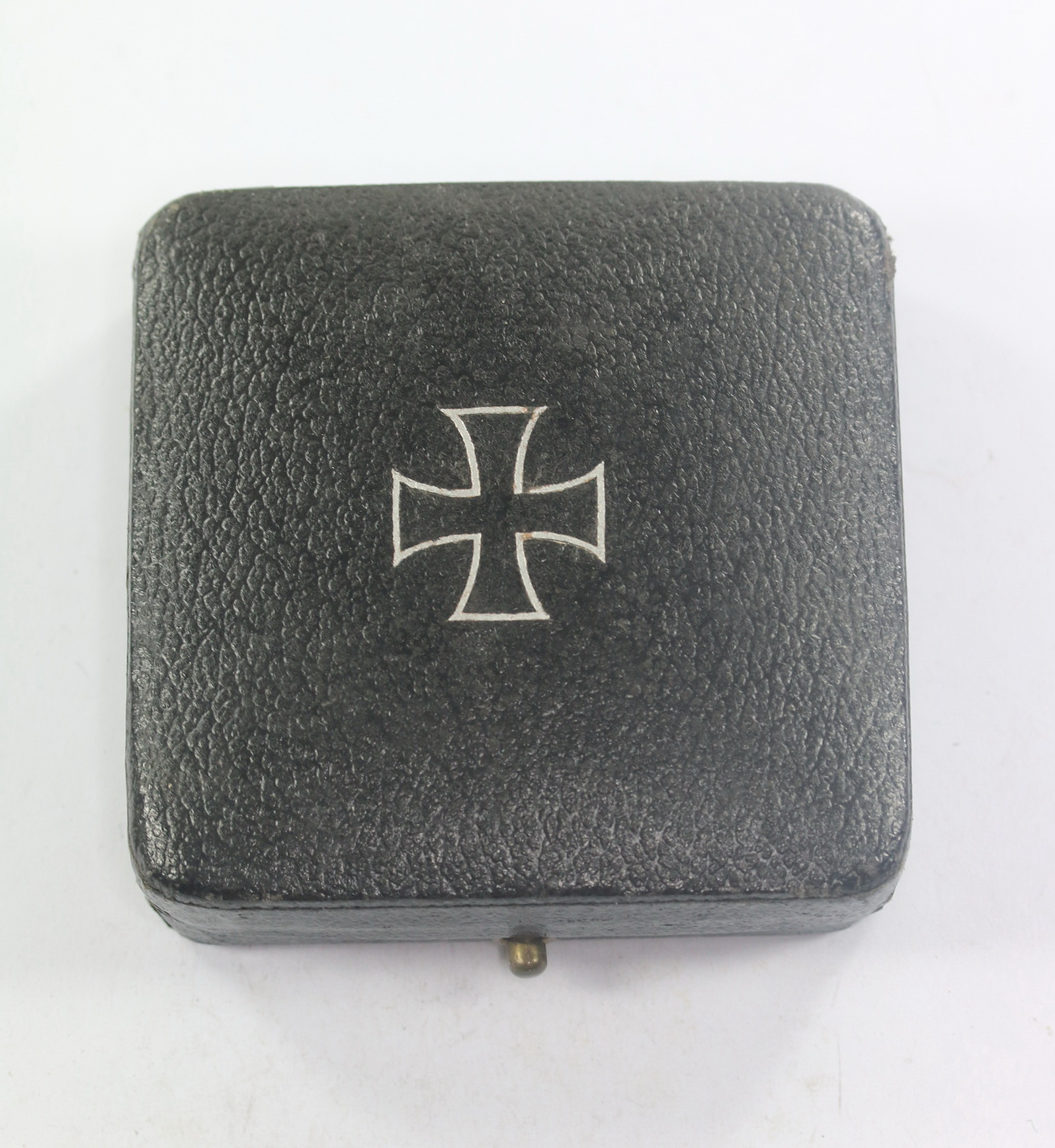 Etui Eisernes Kreuz 1. Klasse 1939, gewölbter Deckel – Bild 1