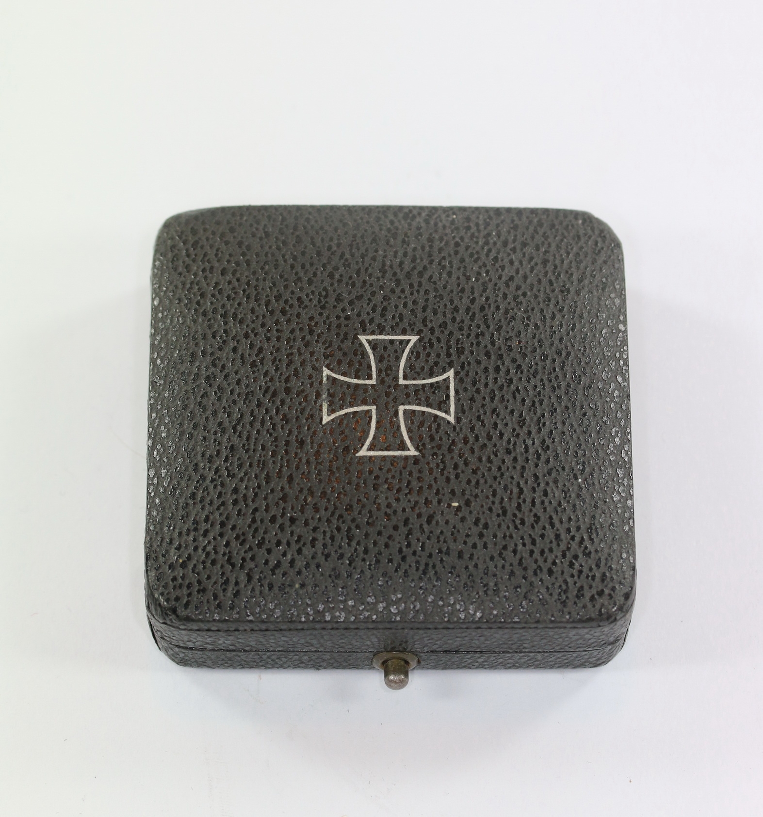 Etui Eisernes Kreuz 1. Klasse 1939, gewölbter Deckel – Bild 1