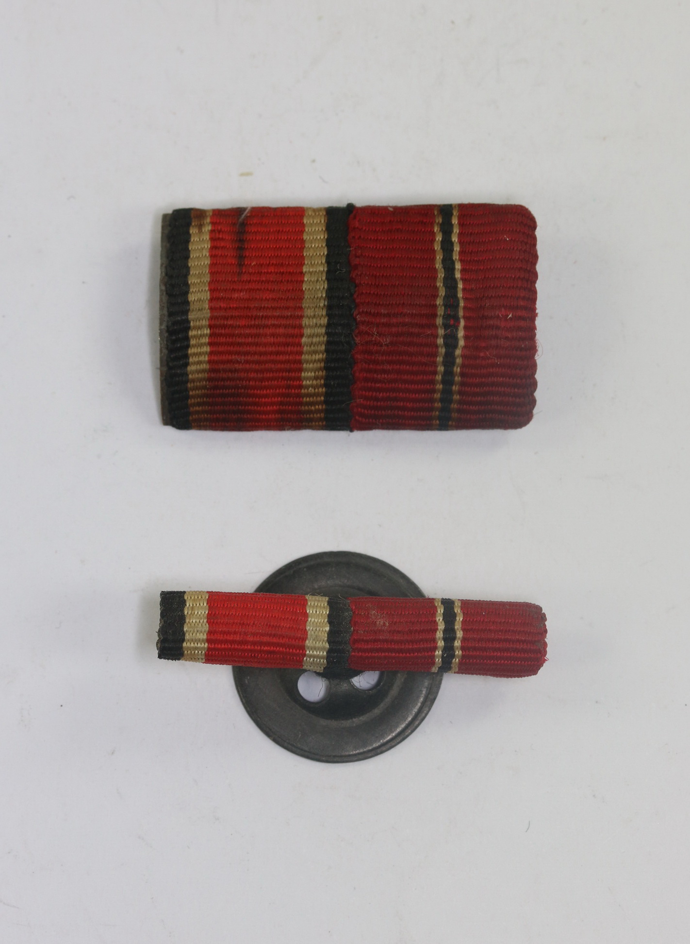 Feldspange + Knopflochdekoration Eisernes Kreuz 2. Klasse 1939 + Ostmedaille (1) Feldspange + Knopflochdekoration Eisernes Kreuz 2. Klasse 1939 + Ostmedaille – Bild 1