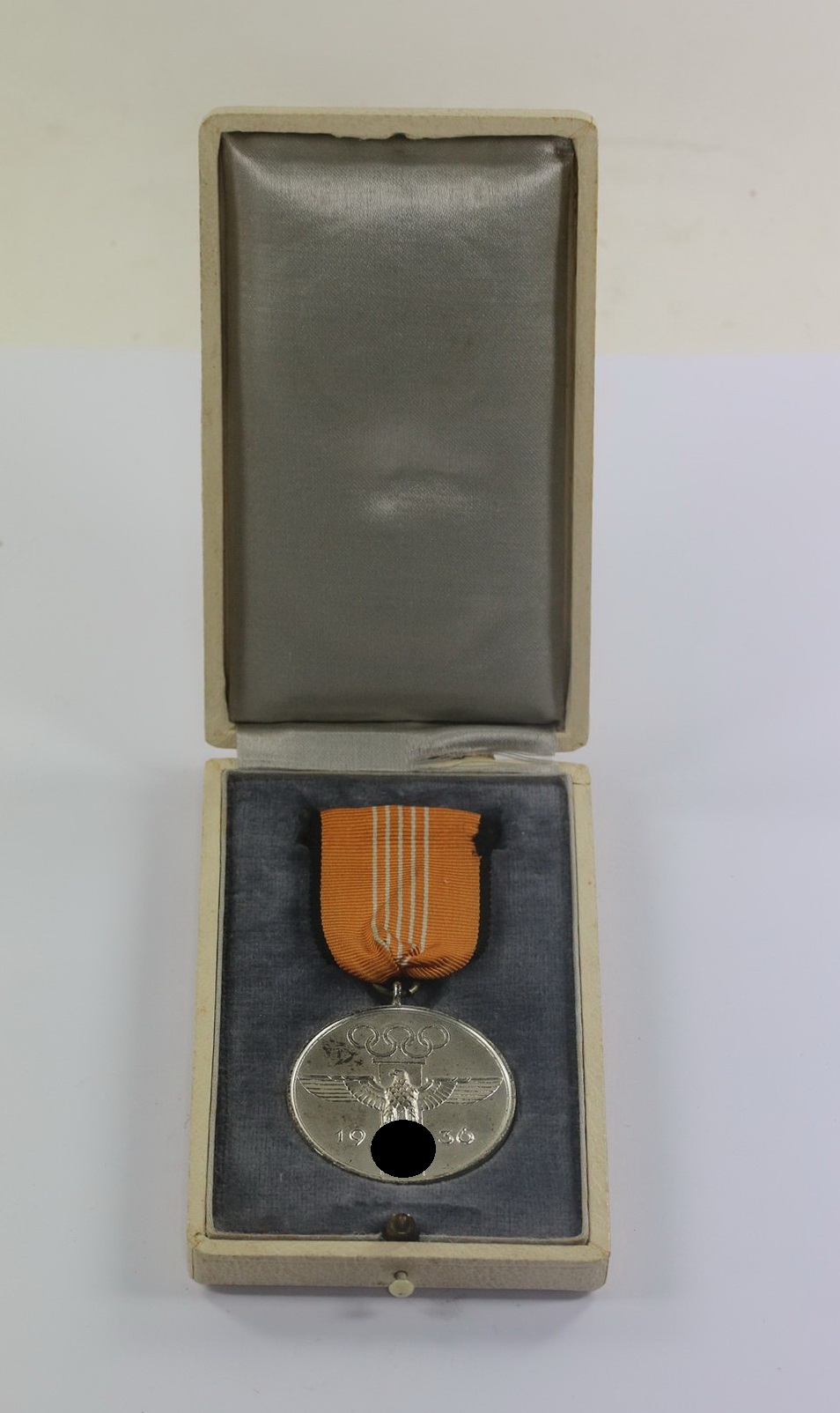 Deutsche Olympia-Erinnerungsmedaille 1936, im Etui - Für Verdienstevolle Mitarbeit bei den Olympischen Spielen 1936 (1) Deutsche Olympia-Erinnerungsmedaille 1936, im Etui - Für Verdienstevolle Mitarbeit bei den Olympischen Spielen 1936 – Bild 1