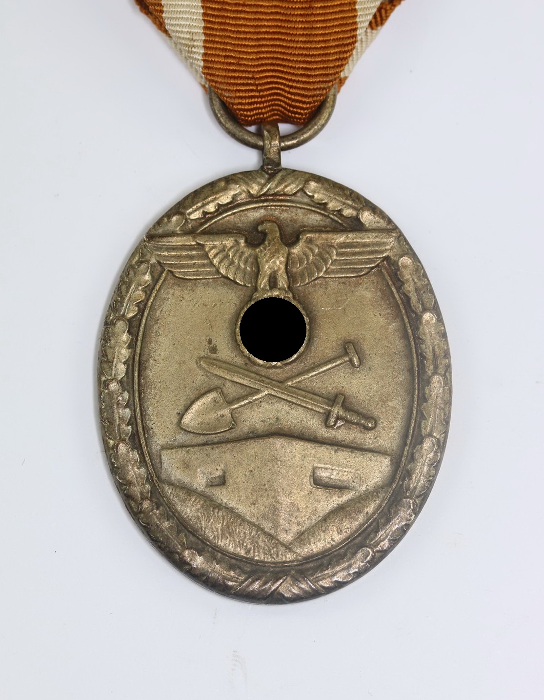 Deutsches Schutzwall Ehrenzeichen, „Für Arbeit zum Schutze Deutschlands (1) Deutsches Schutzwall Ehrenzeichen, „Für Arbeit zum Schutze Deutschlands" – Bild 1