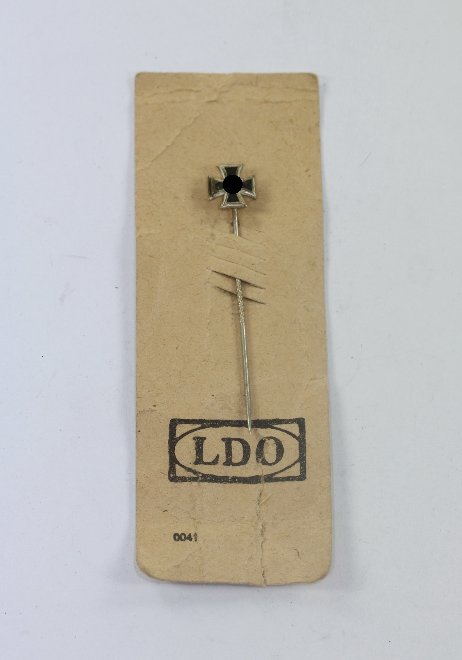  16 MM Miniatur Eisernes Kreuz 1939 / Luftwaffe auf LDO Steckkarte – Bild 1