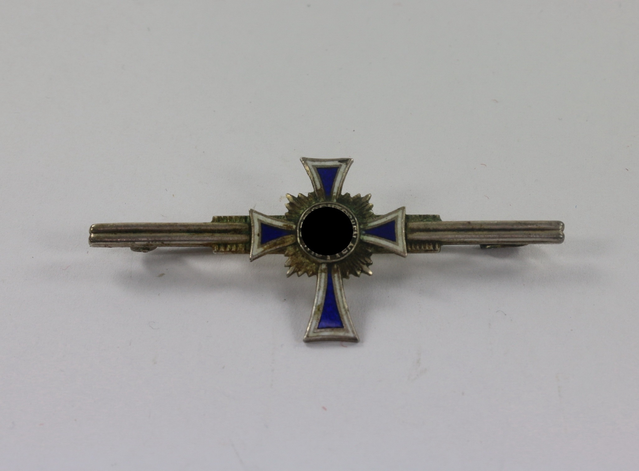 16_mm_miniatur_mutterkreuz_in_silber_auf_spange_1__1_4nd 16mm Miniature Silver Mother Cross. – Bild 1