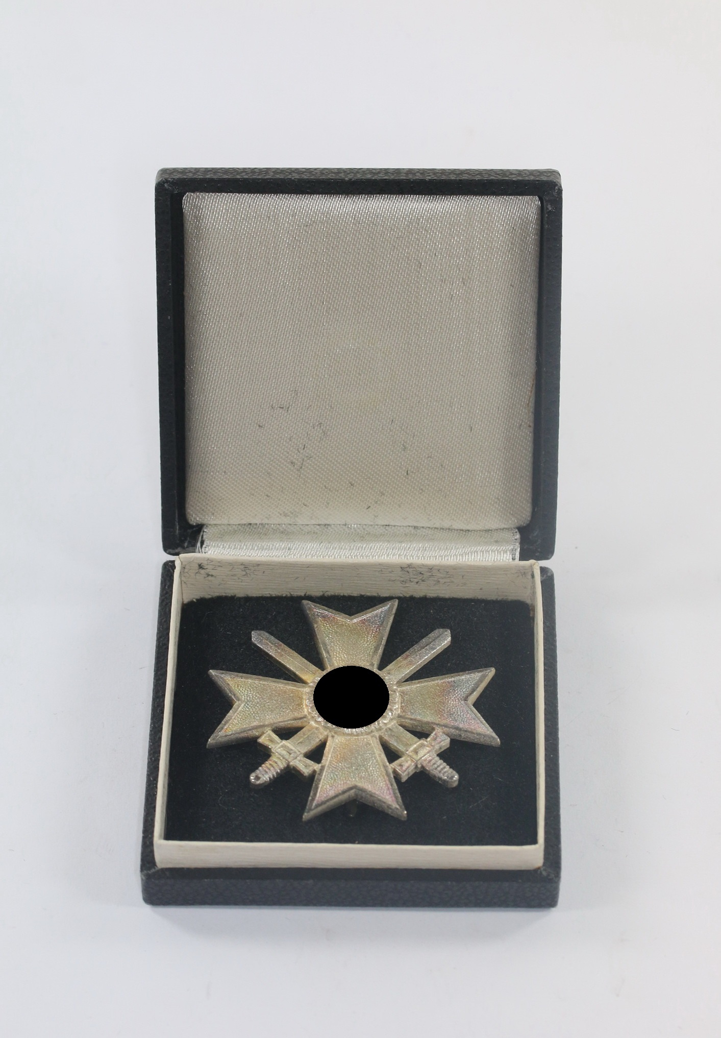 2 Kriegsverdienstkreuz 1. Klasse mit Schwertern, Hst. 1 (Deschler & Sohn, München), im Etui – Bild 1