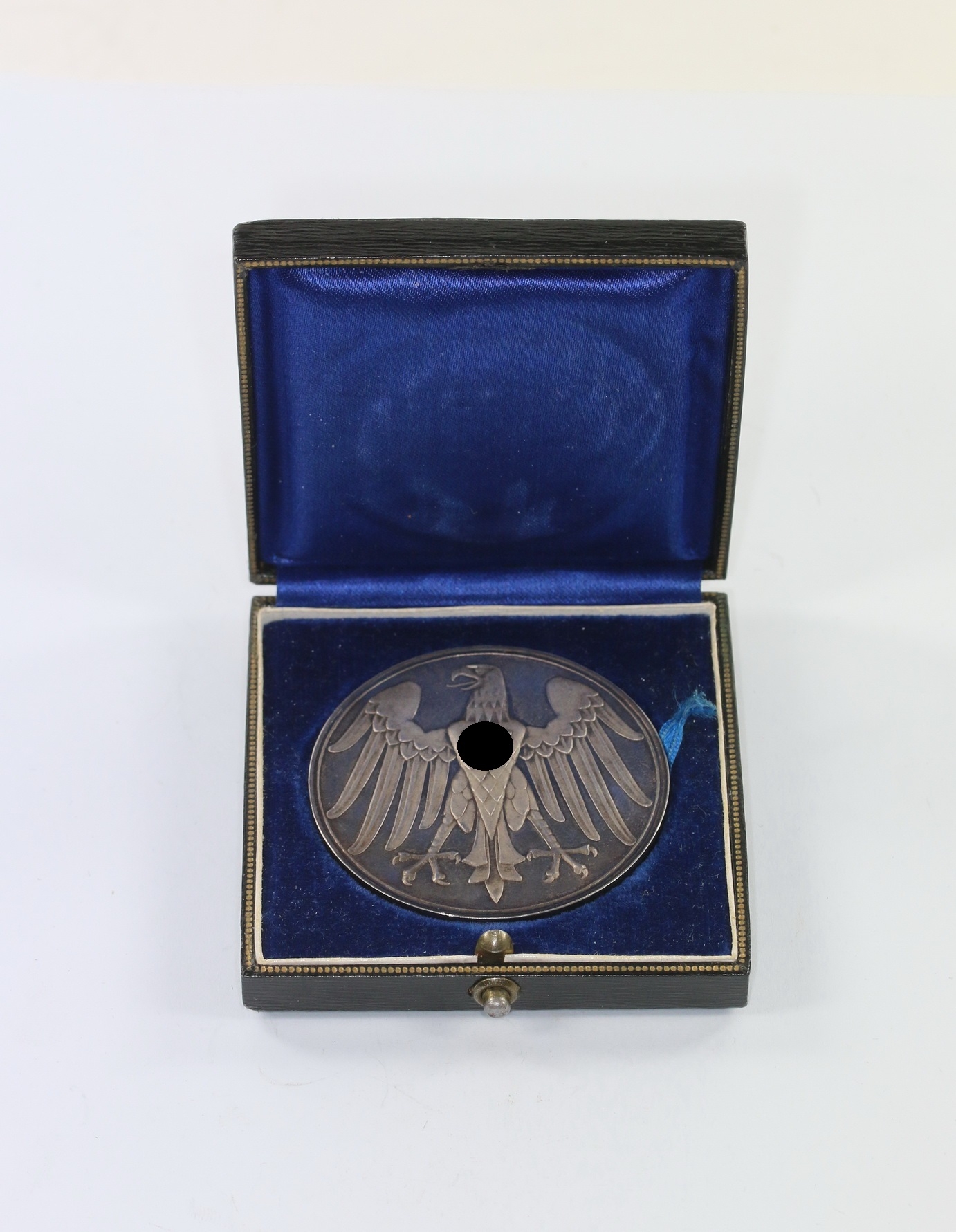 3rd Reich, Cased Life Saving Medal "Für Rettung aus Gefahr". – Bild 1