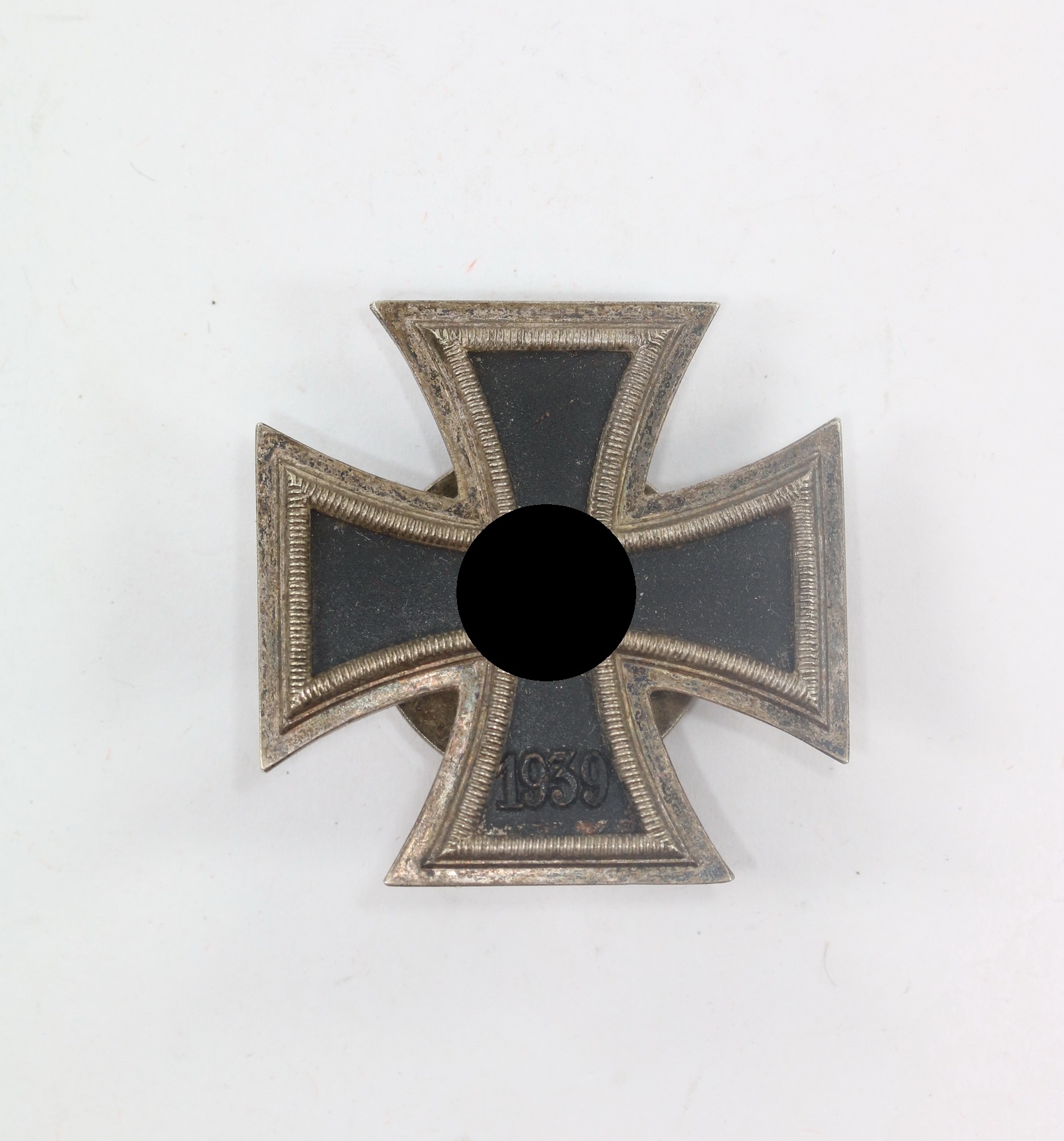 Iron Cross 1st Class 1939 on Screwback. Maker L/10 (Micro). – Bild 1