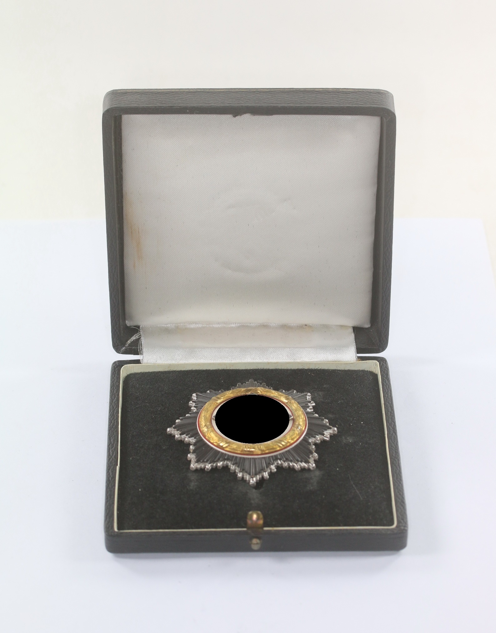 Cased German Cross in Gold. Maker 20 (light). – Bild 1