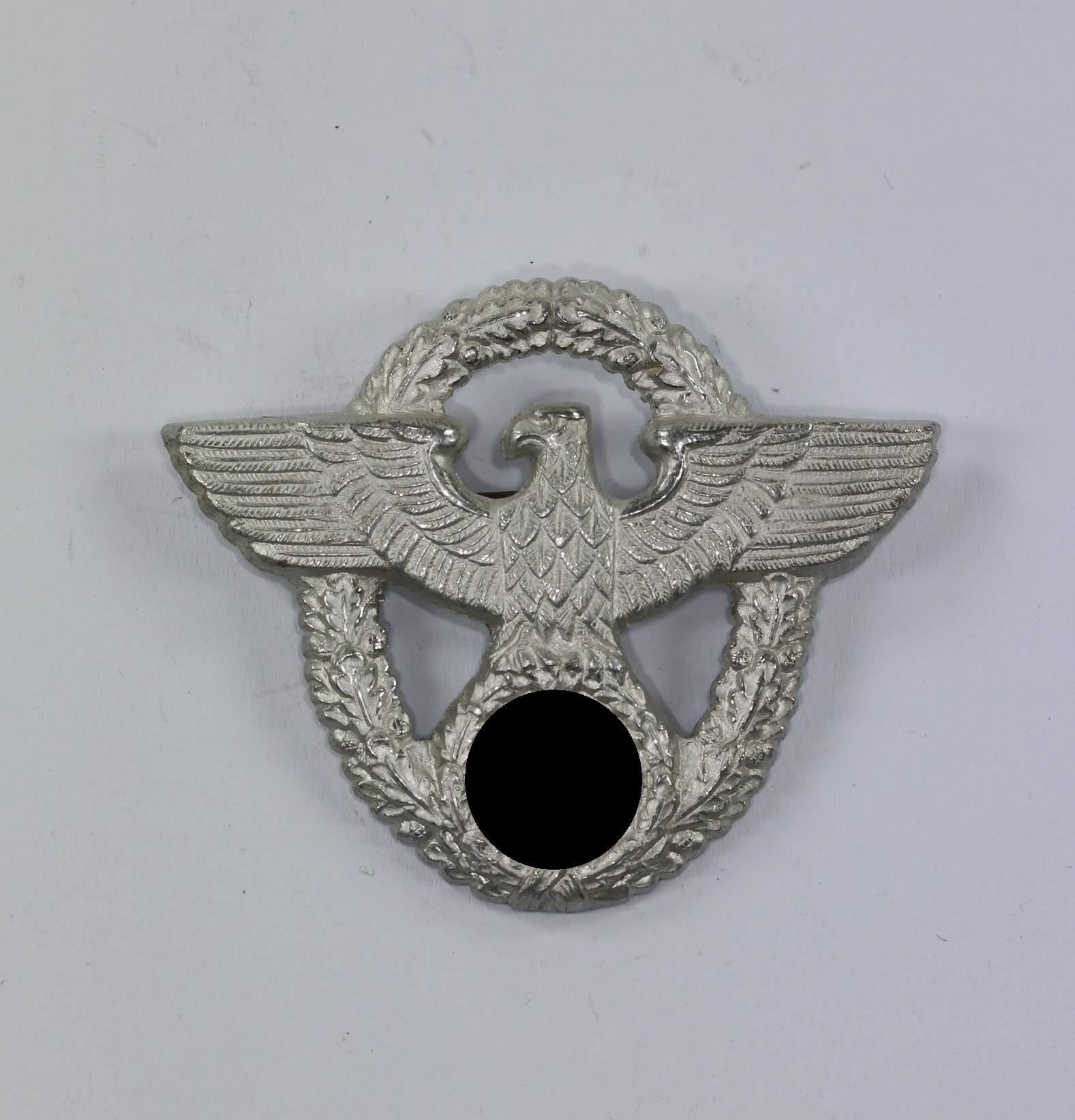 3 Eagle for Police Enlisted Ranks Peaked Cap, 2nd Pattern. – Bild 1