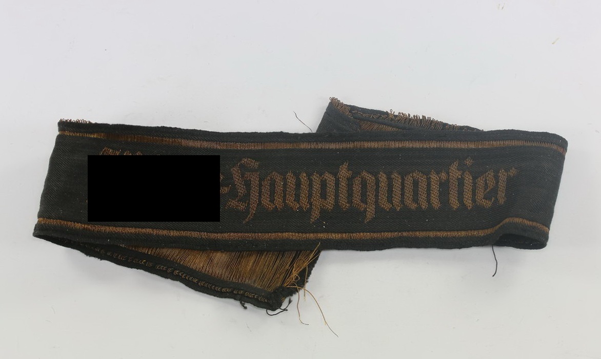 Ärmelband Führer-Hauptquatier. 1. Ausführung (goldener Metallfaden auf schwarzen Tuch) (1) Ärmelband Führer-Hauptquatier. 1. Ausführung (goldener Metallfaden auf schwarzen Tuch) – Bild 1