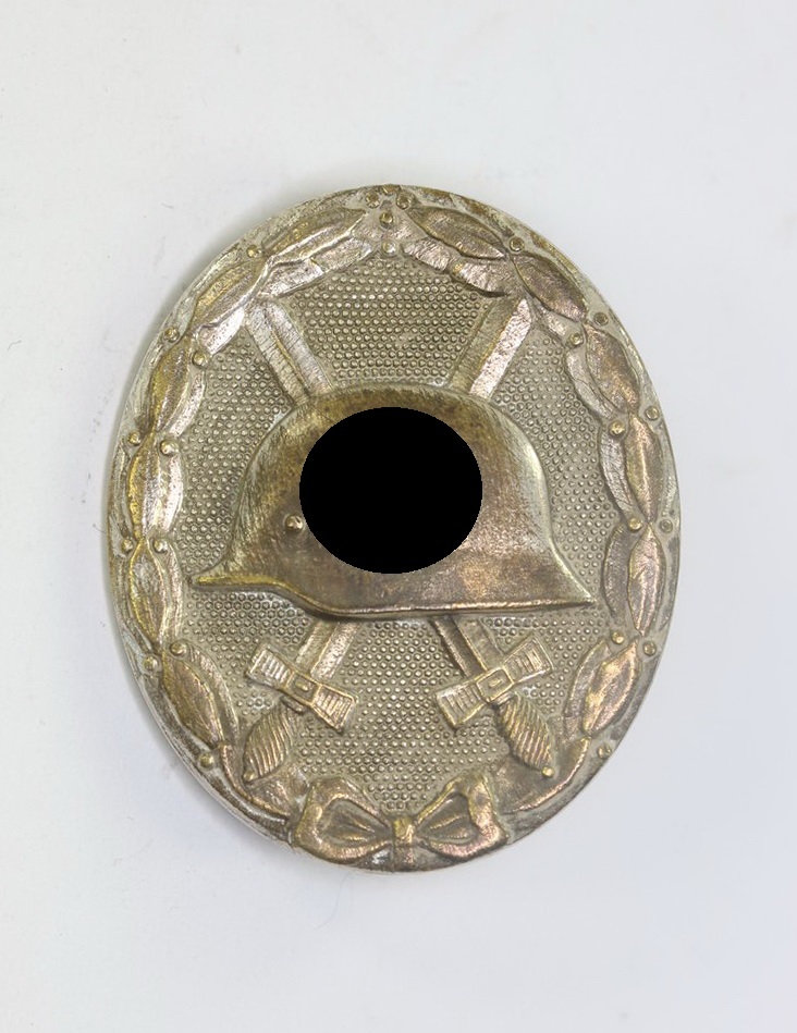 Verwundetenabzeichen in Silber 1939, Hst. 30 (Hauptmünzamt Wien), massiv Buntmetall (1) Verwundetenabzeichen in Silber 1939, Hst. 30 (Hauptmünzamt Wien), massiv Buntmetall – Bild 1
