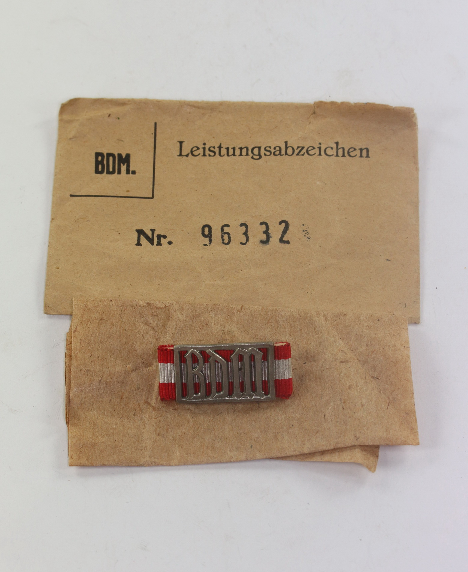 German Girls Association (BDM), Silver Achievement Badge in Envelope. Maker RZM M1/52 (Deschler & Sohn, München) – Bild 1