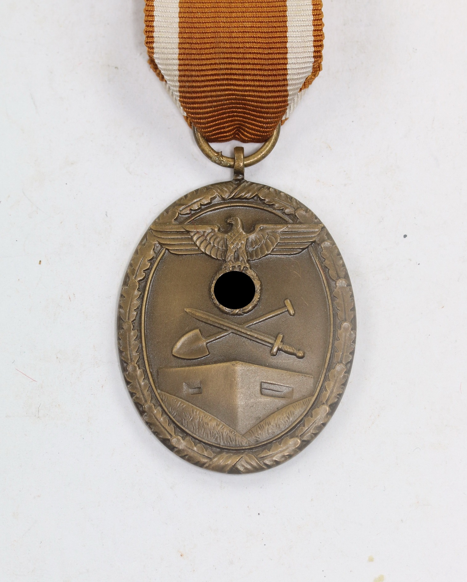 West Wall Medal.  – Bild 1