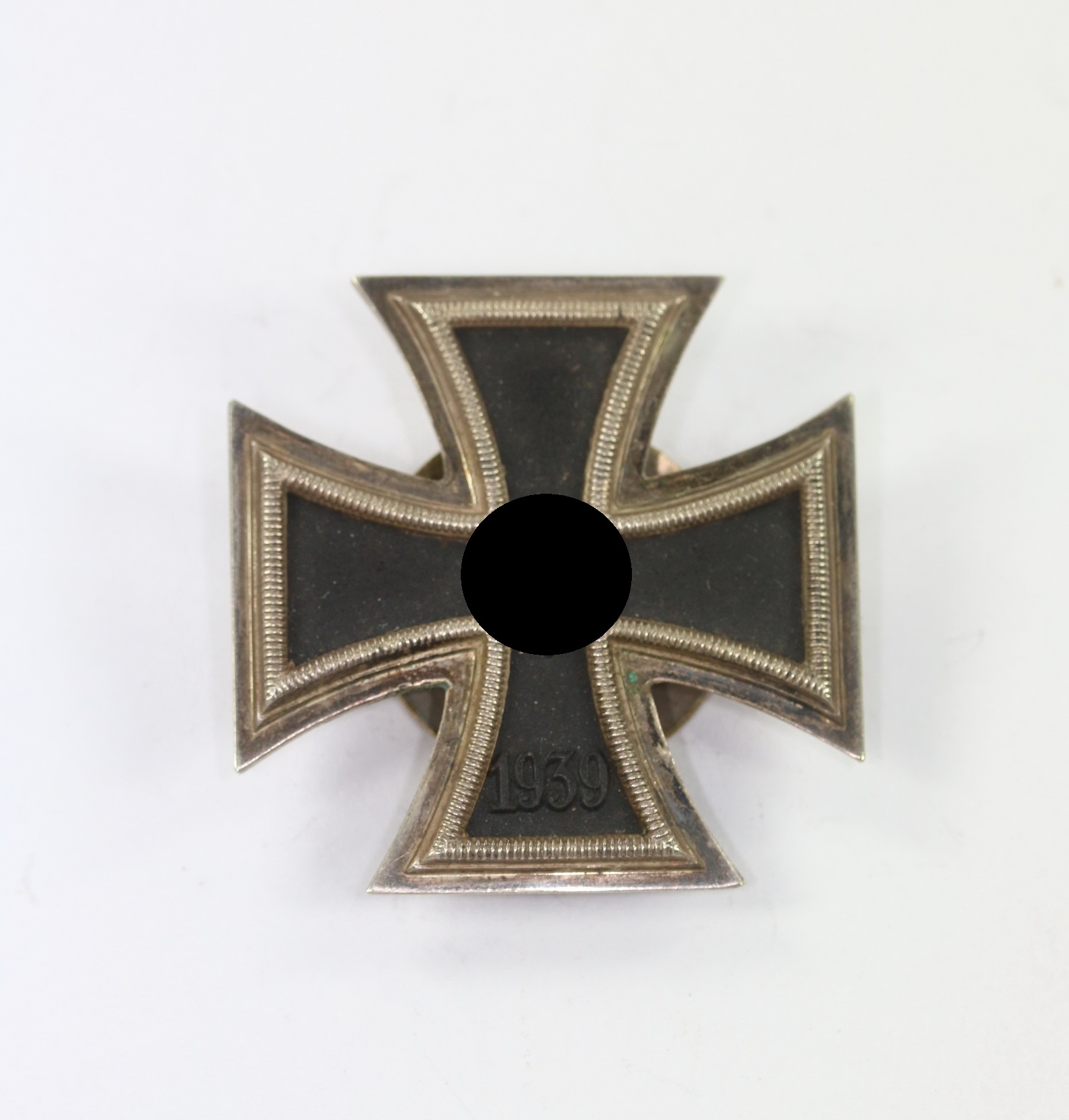 _eisernes_kreuz_1 Iron Cross 1st Class 1939 on Screwback. Maker L/10 (Micro). – Bild 1