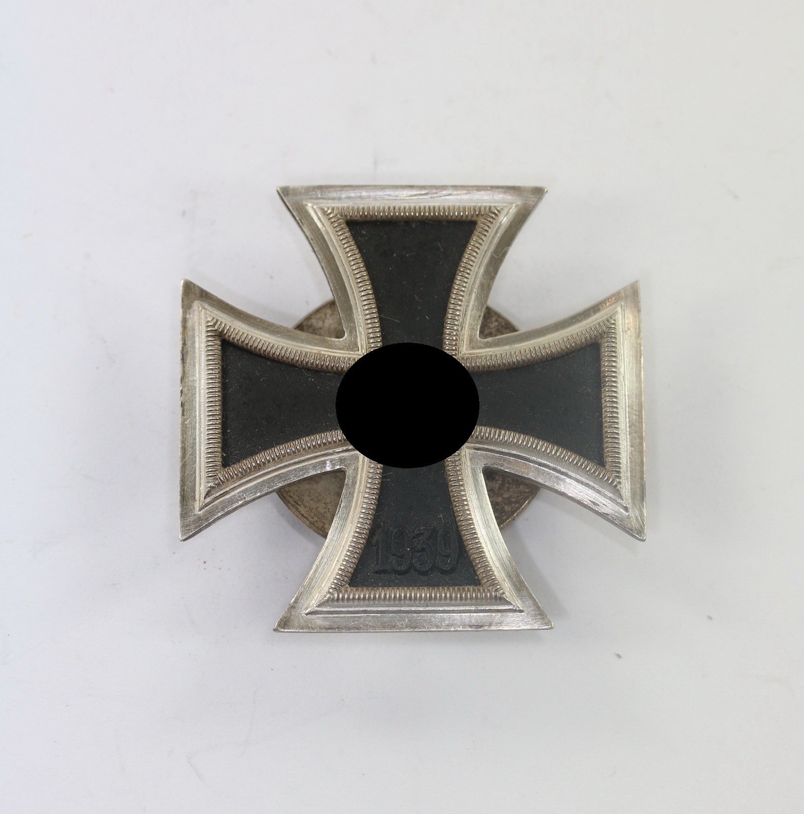_eisernes_kreuz_1 Iron Cross 1st Class 1939 on Screwback. Maker L/16 (Steinhauer & Lück). – Bild 1