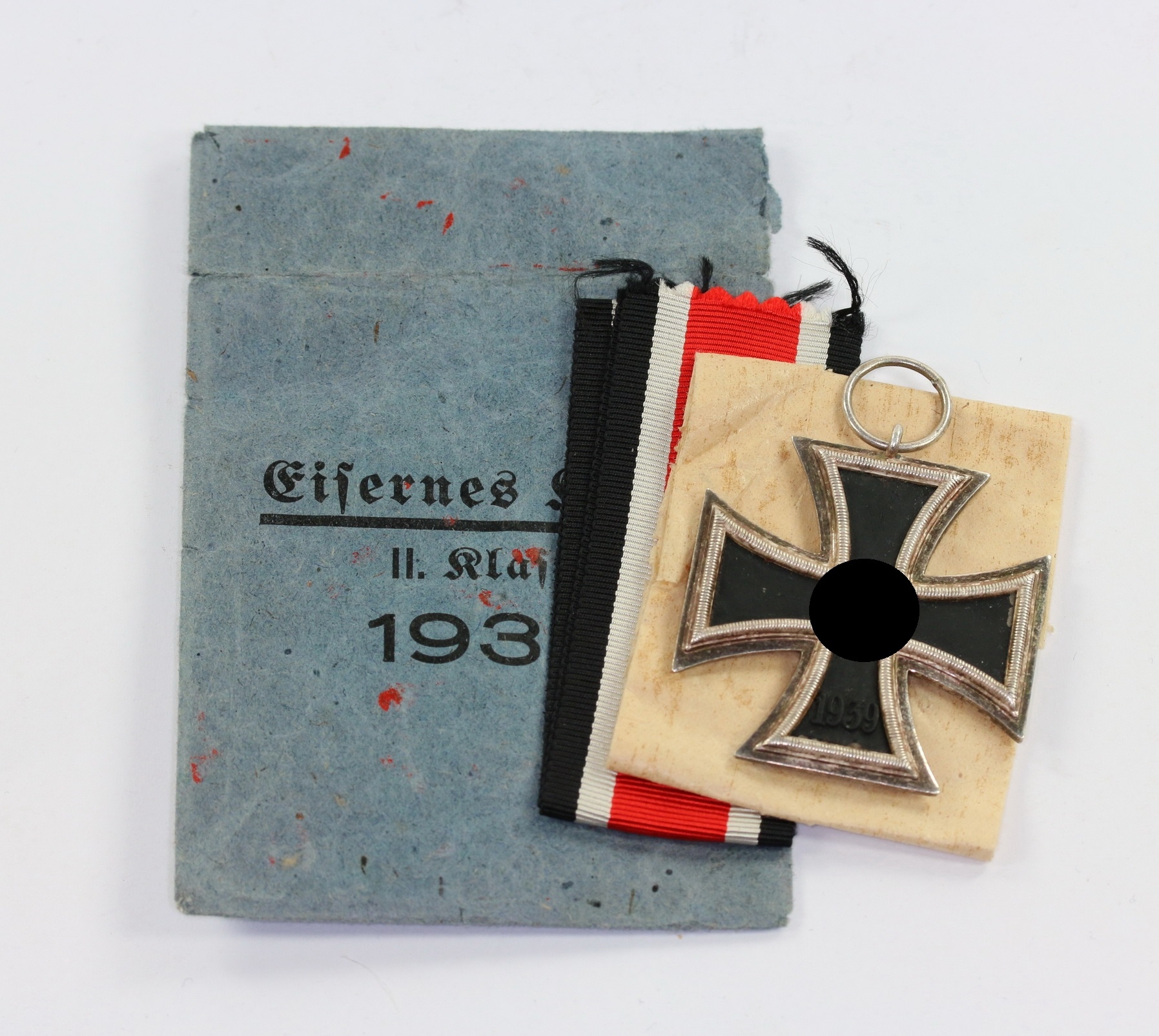  Eisernes Kreuz 2. Klasse 1939, Hst. 21 (!), in kleiner Verleihugstüte Gebr. Godet & Co. Berlin W8, Charlottenstr. 55 – Bild 1