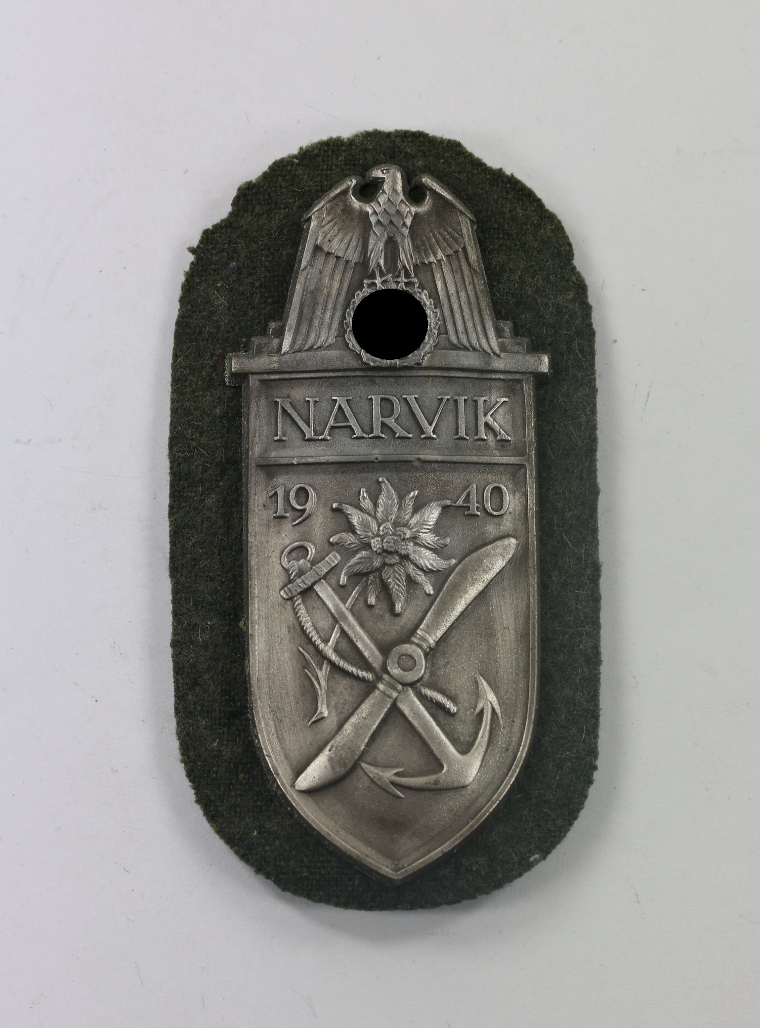  Narvik Schild auf Heeresstoff, C.E. Juncker, Berlin – Bild 1