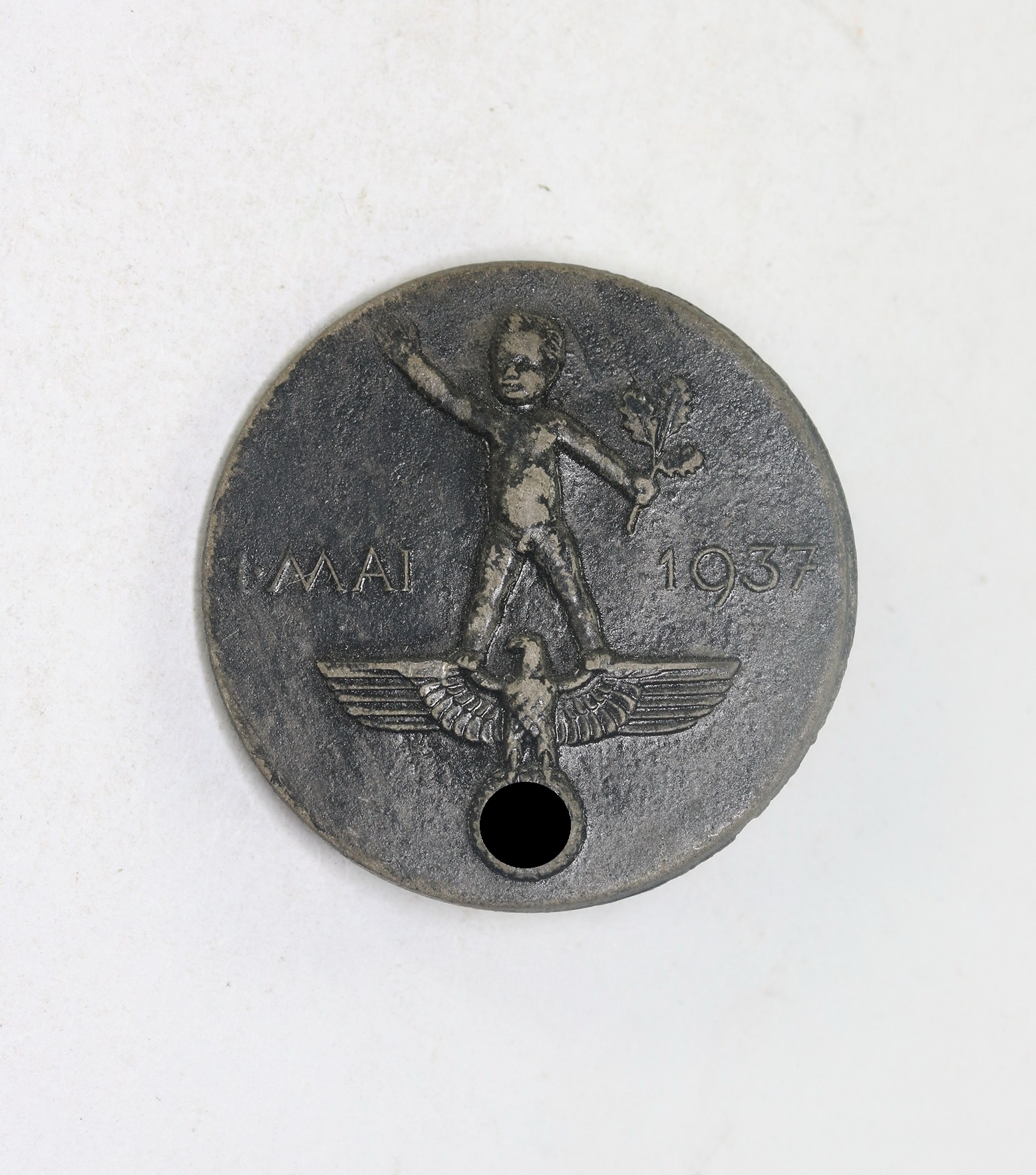 Day Badge , 1. Mai 1937. Maker K, Frank Nürnberg – Bild 1