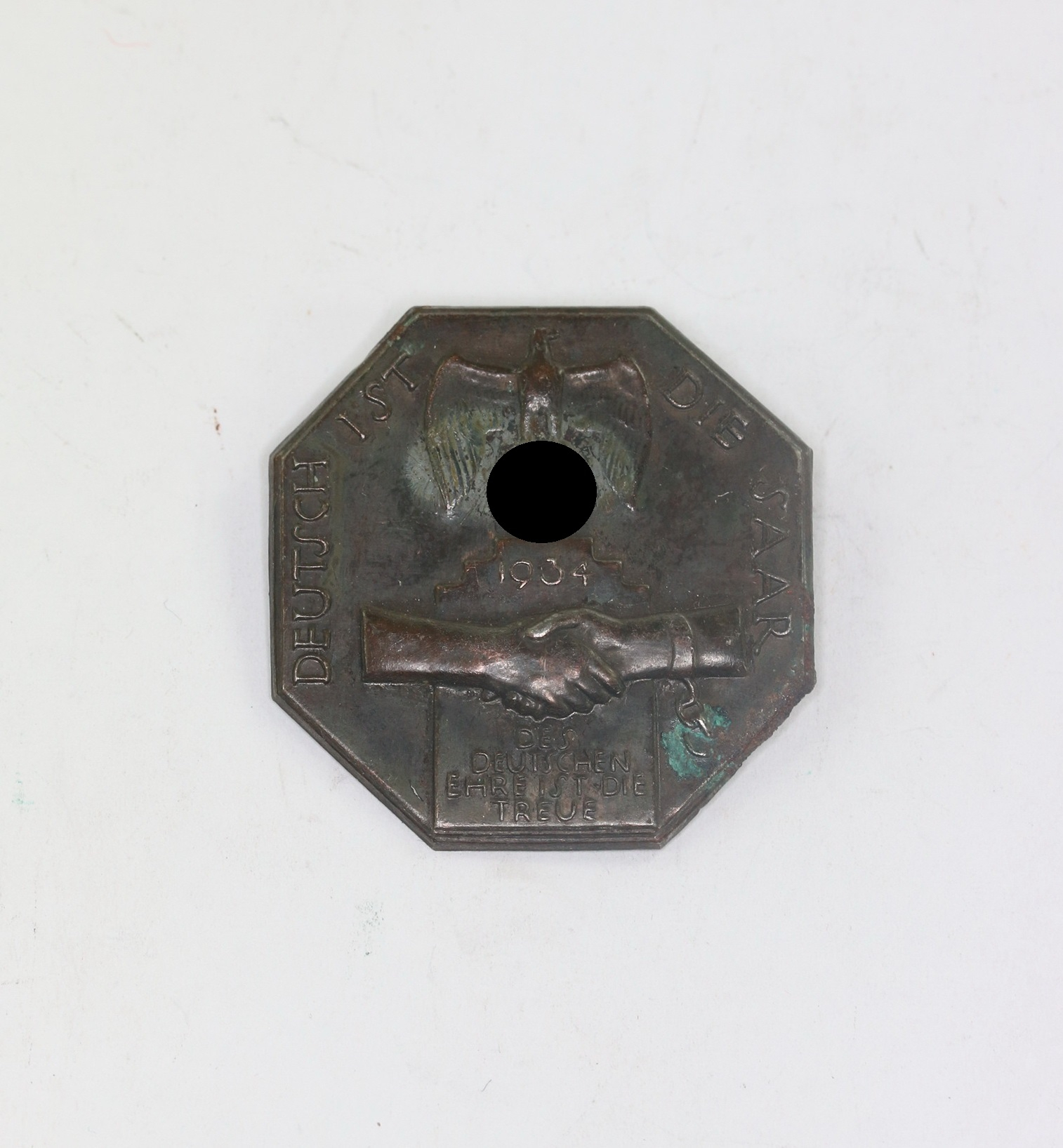 Day Badge, Deutsch ist die Saar 1934 - Des Deutschen Ehre ist die Treue – Bild 1