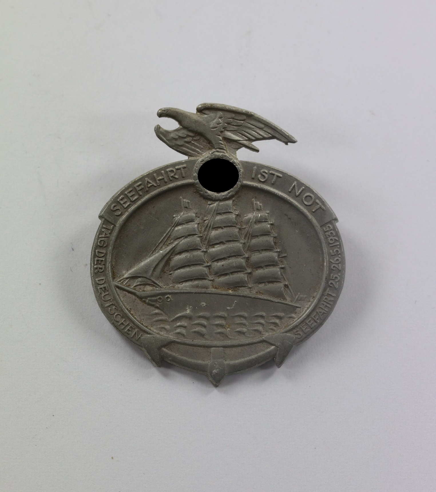 Day Badge, Seefahrt ist Not Tag der Deutschen Seefahrt 25. 26.5. 1935. Maker Paulmann & Crone, Lüdenscheid – Bild 1
