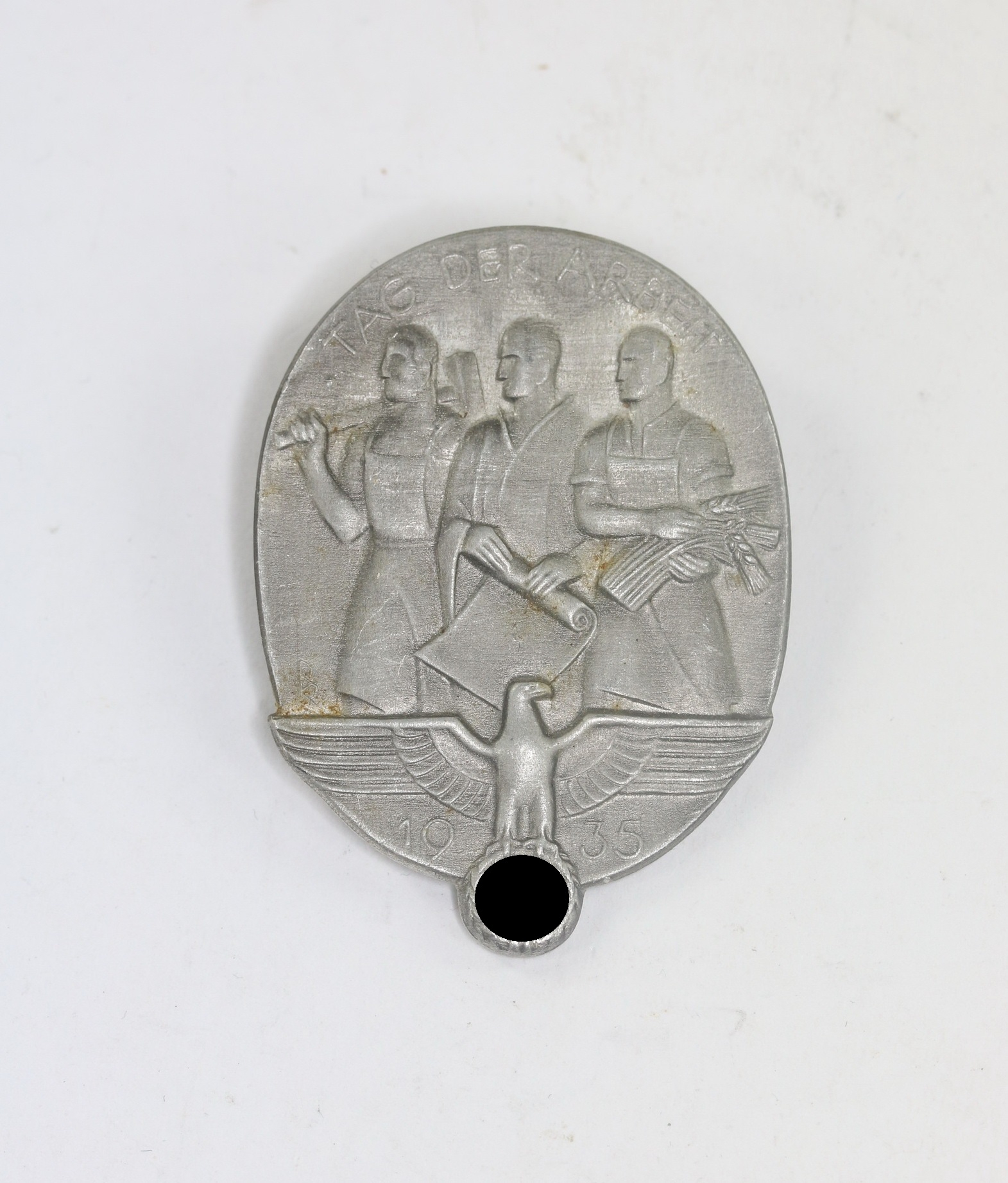 abzeichen_tag_der_arbeit_1935_hst Day Badge, Tag der Arbeit 1935. Maker Förster u. Graf Schwäb. Gmünd. – Bild 1
