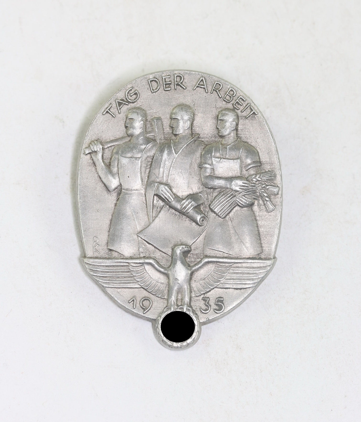 Day Badge, Tag der Arbeit 1935. Maker O & B Hanau – Bild 1