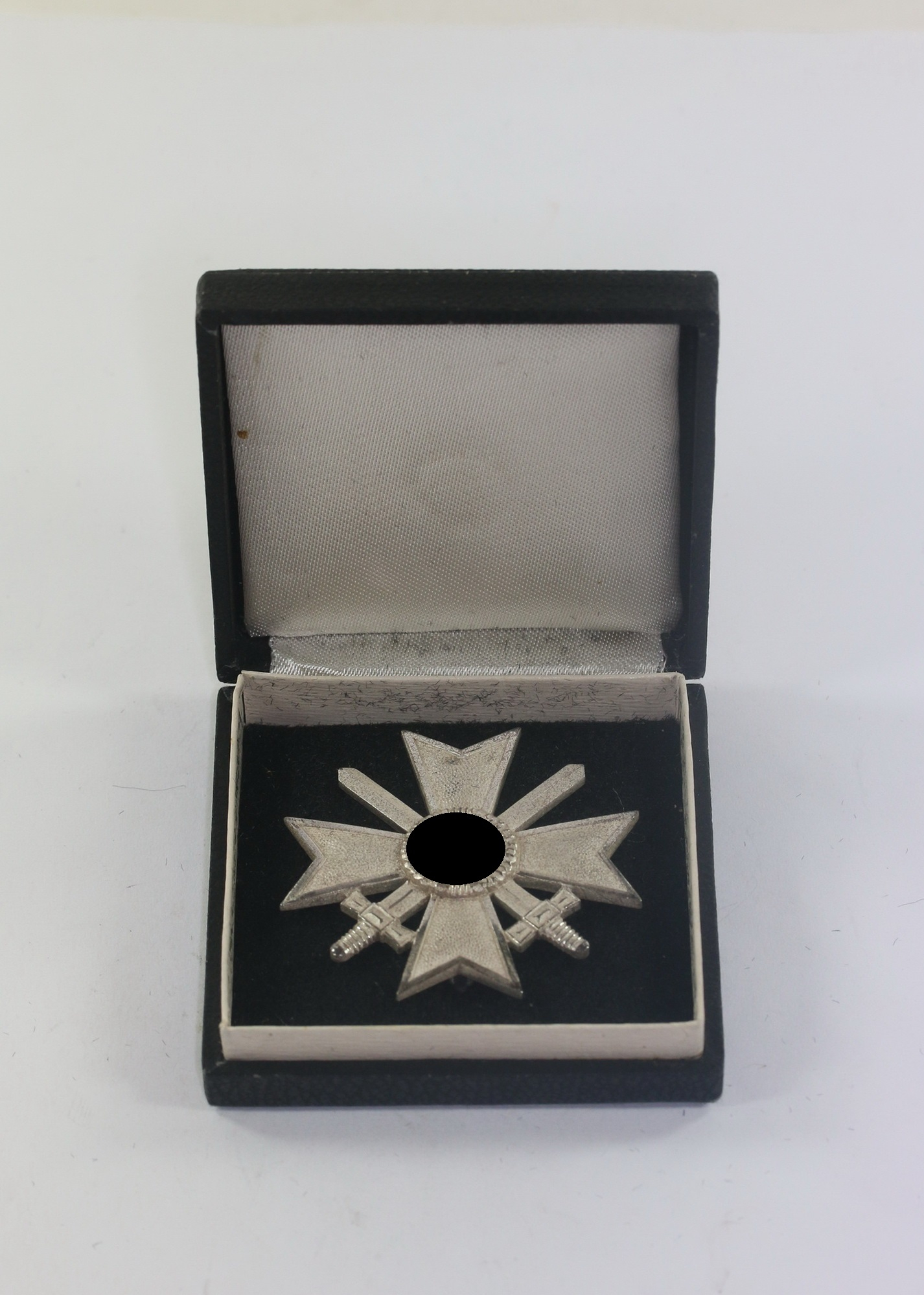 ankauf_kriegsverdienstkreuz_1 Kriegsverdienstkreuz 1. Klasse mit Schwertern, Hst. 1 (Deschler & Sohn, München), im Etui – Bild 1