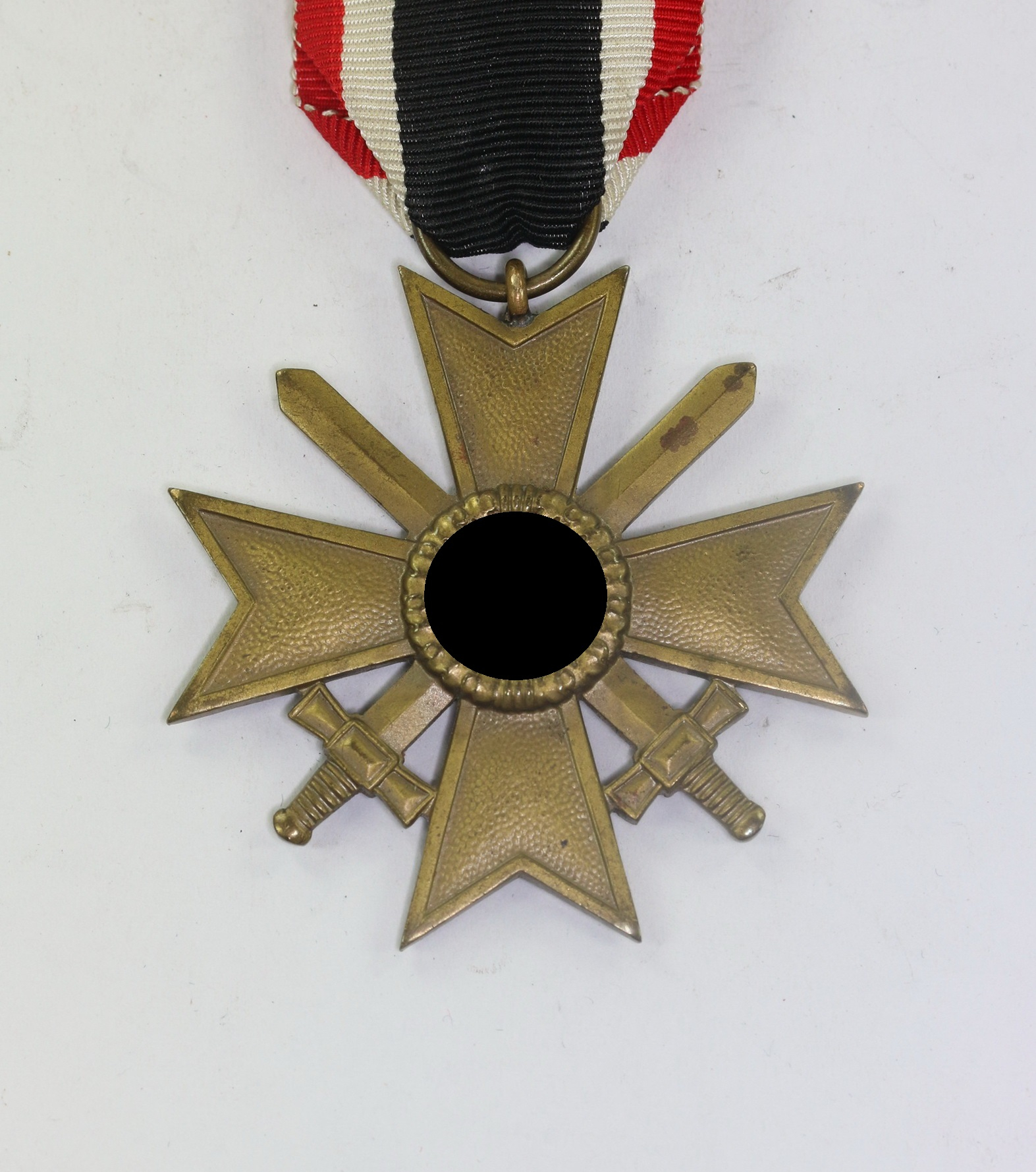 Kriegsverdienstkreuz 2. Klasse mit Schwertern, ohne Hersteller (Buntmetall) – Bild 1