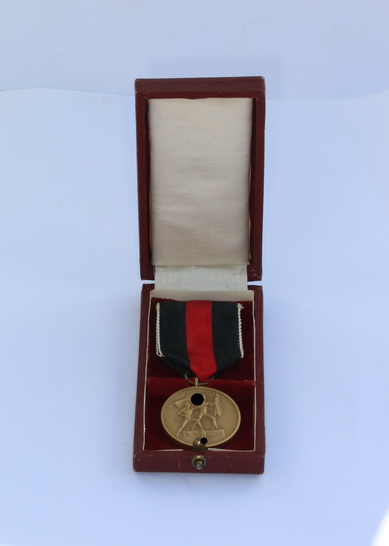 Cased Annexation of Czechoslovakia Medal (1. Oktober 1938) with Clasp Prague Castle. – Bild 1