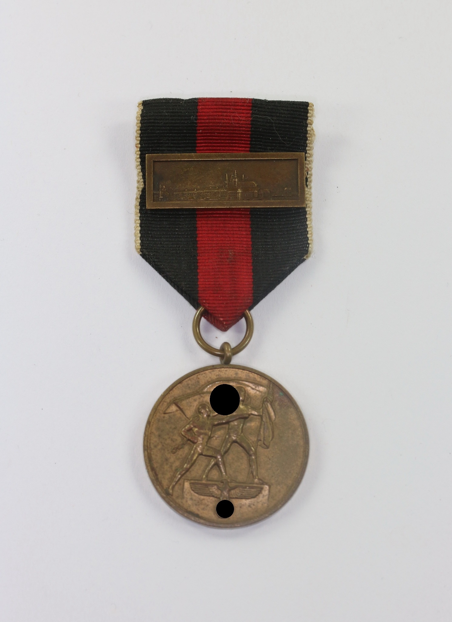 anschlu_medaille_sudetenland_1 Annexation of Czechoslovakia Medal with Prague Castle Clasp. – Bild 1