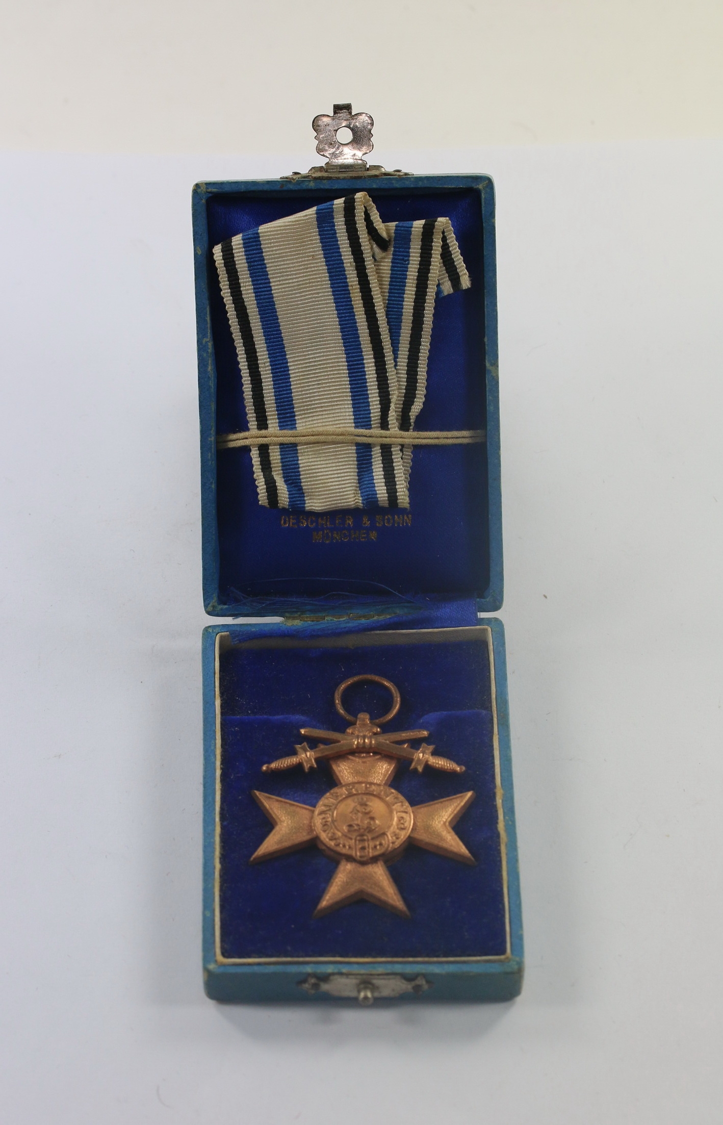 Cased Bavarian Military Merit Medal 3rd Class with Swords, Deschler & Sohn München – Bild 1