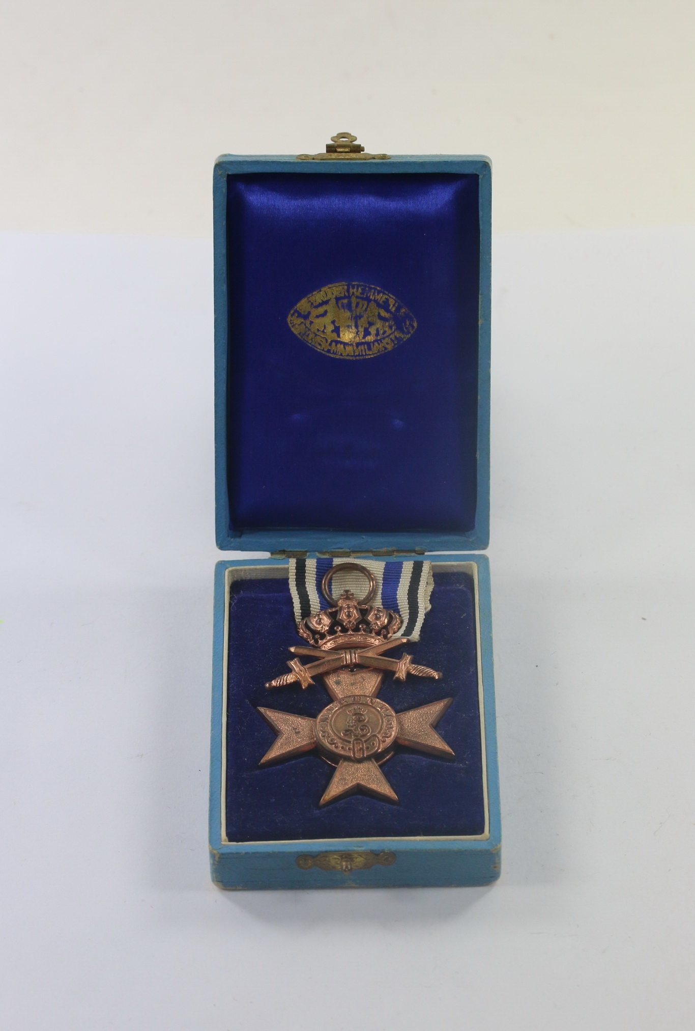 bayern_milit_rverdienstkreuz_3 Cased Baverian Military Merit Cross 3rd Class with Swords and Crown, Gebrüder Hemmerle, München – Bild 1