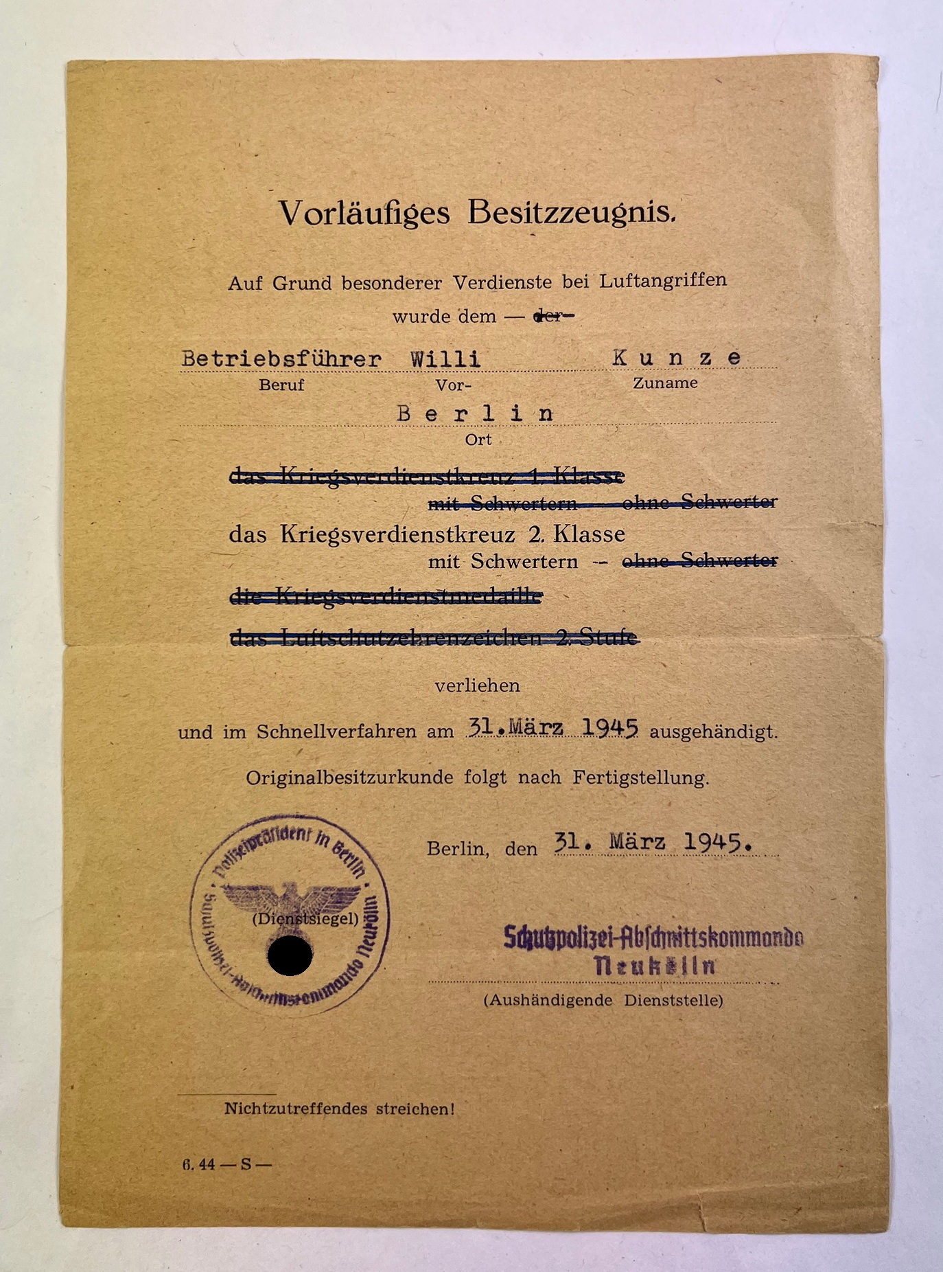 Document for the War Merit Cross 2nd Class to a Civilian (1945). – Bild 1