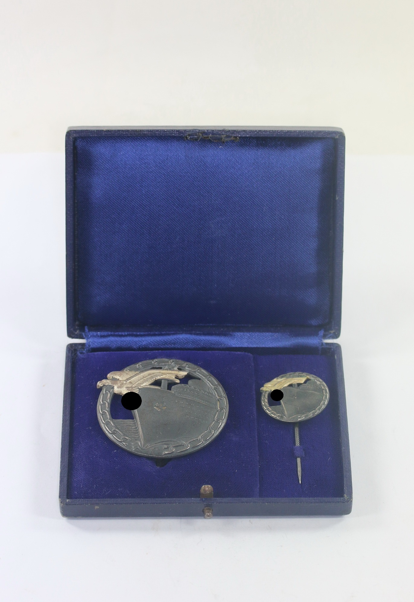 blockadebrecher_abzeichen_hst Cased Blockade Runner & Half Miniature Badges. Maker Schwerin Berlin – Bild 1