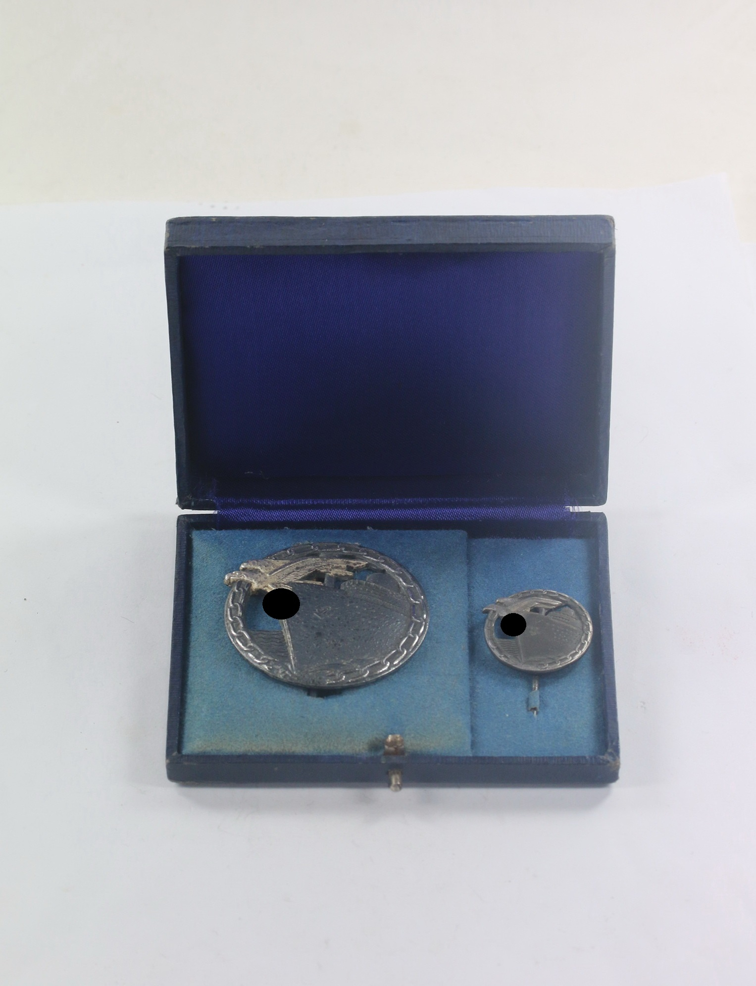 blockadebrecher_kriegsabzeichen_hst Blockadebrecher Kriegsabzeichen, Hst. Schwerin Berlin + 24 mm Halbminiatur, im Doppeletui – Bild 1