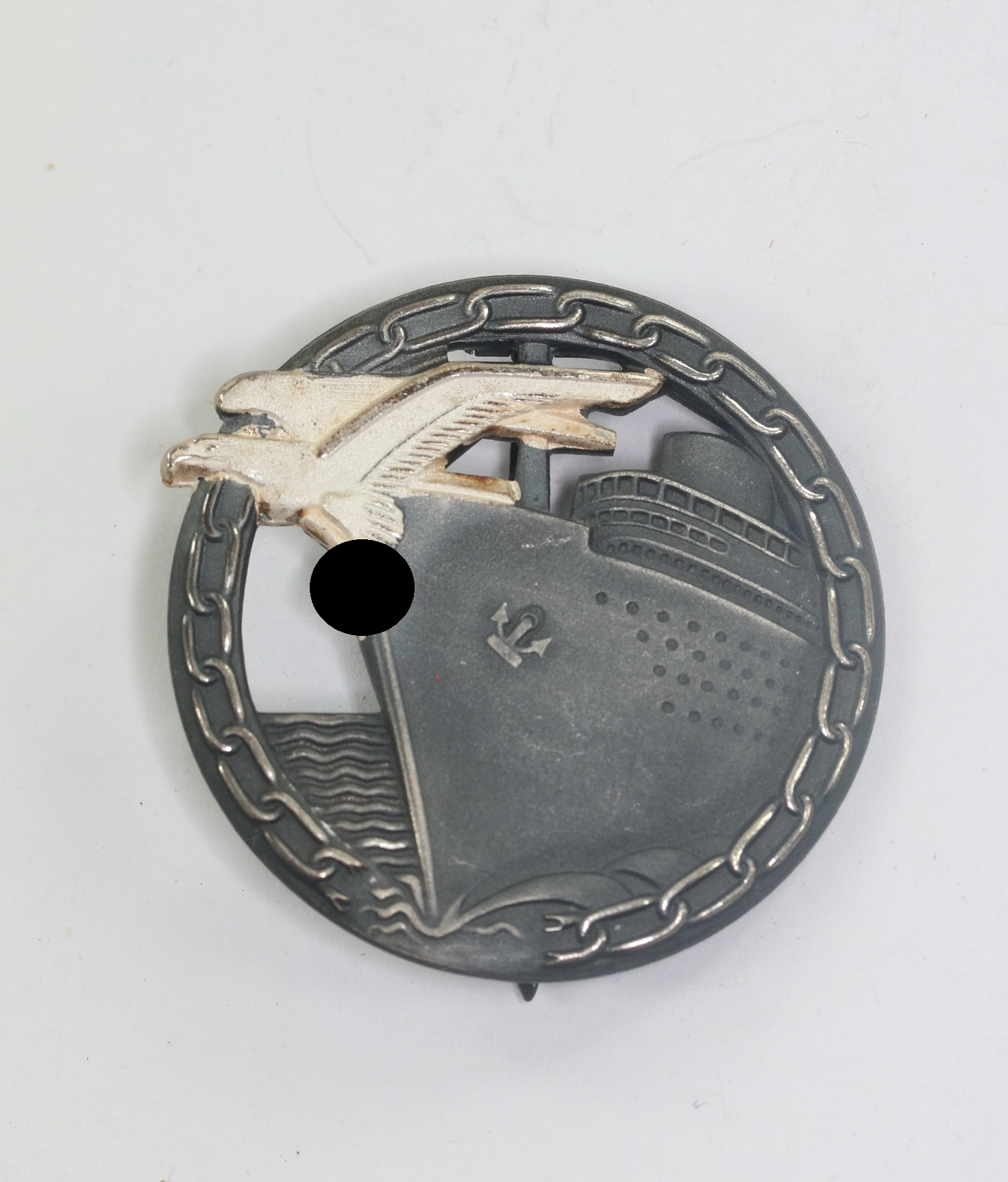 blockadebrecher_kriegsabzeichen_hst Blockade Runner War Badge. Maker Schwerin Berlin FEC. W.E. Peekhaus Berlin. – Bild 1