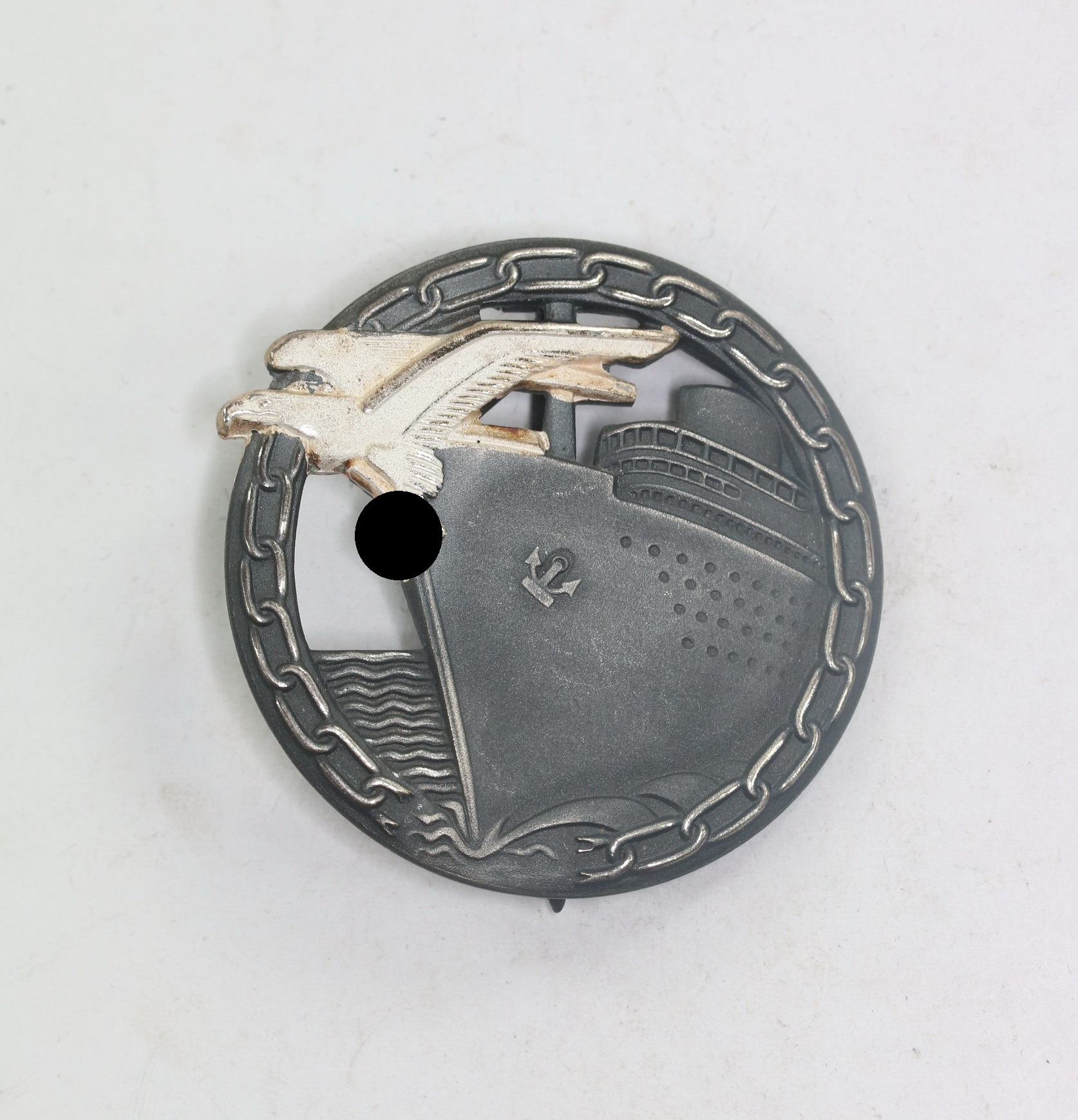 blockadebrecher_kriegsabzeichen_hst Blockade Runner Badge. Maker. Schwerin Berlin FEC. W.E. Peekhaus Berlin (Buntmetall) – Bild 1