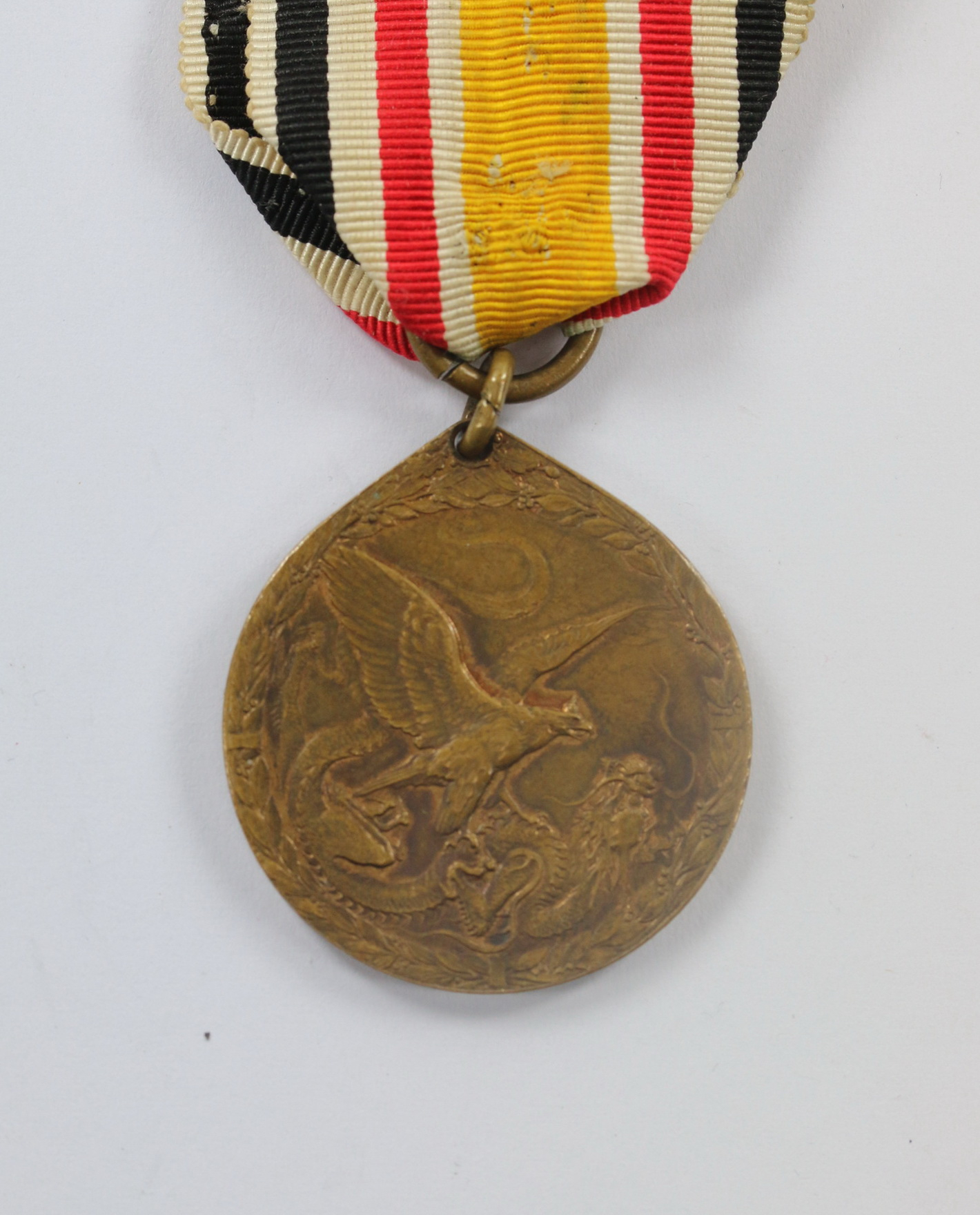 china_denkm_nze_f_r_k_mpfer_1901_den_siegreichen_streitern_1900_china_1901_1__3_4nd China Campaign Medal for Combatants 1901. – Bild 1