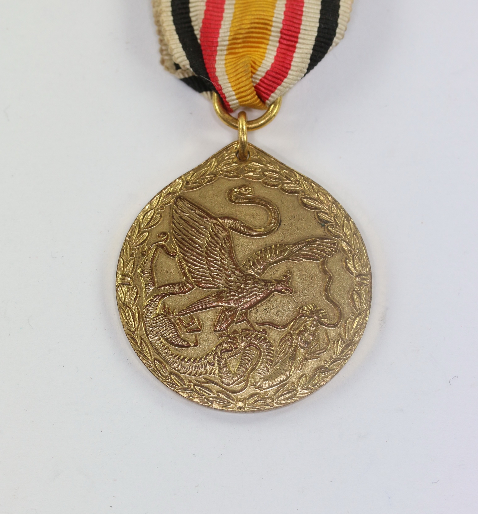 china_denkm_nze_f_r_k_mpfer_1901_den_siegreichen_streitern_1900_china_1901_2__2 China Campaign Medal for Combatants 1901, Den siegreichen Streitern 1900 China 1901 – Bild 1
