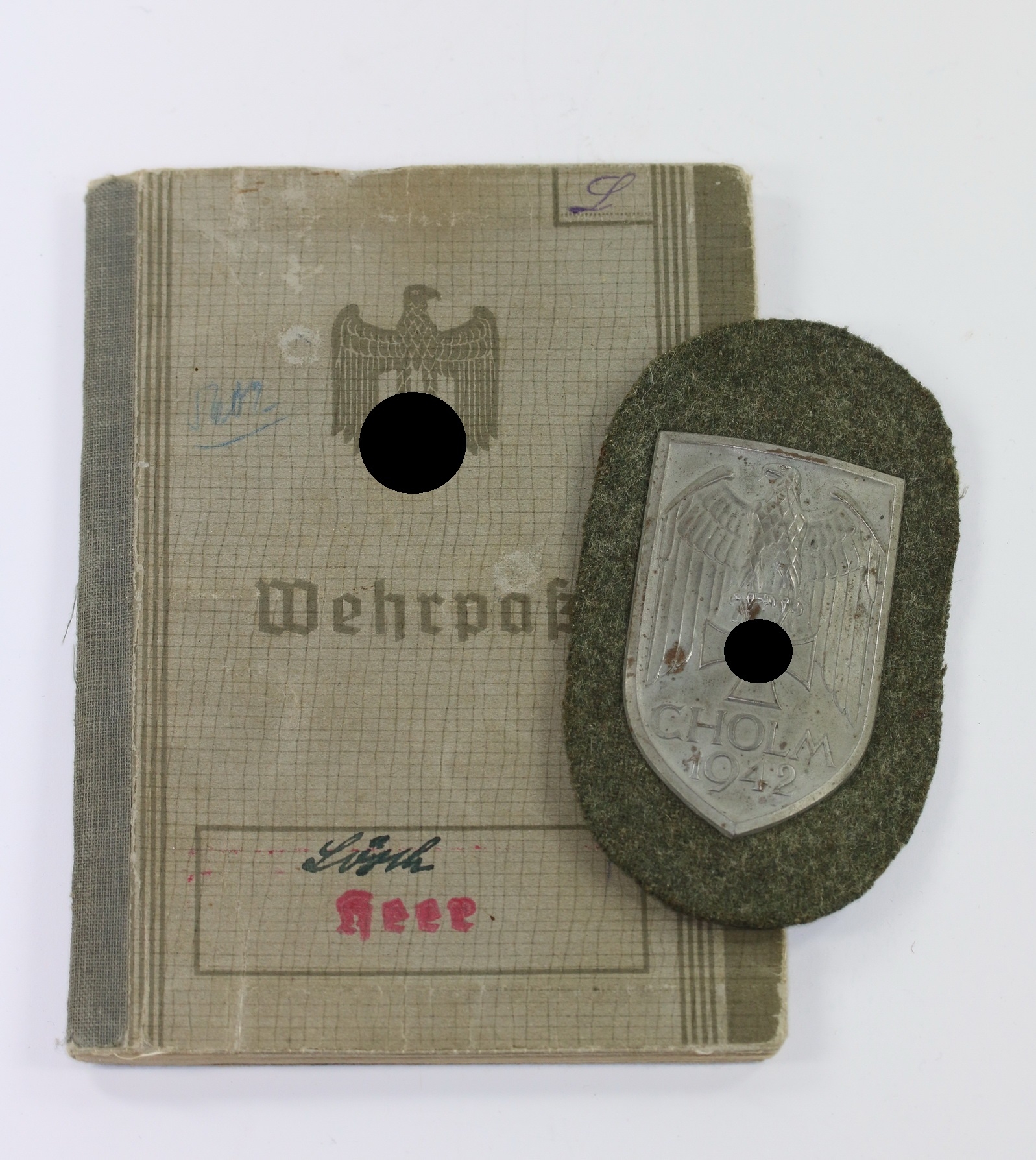 cholm_schild_heer_mit_wehrpa_1__1 Group, Cholm Shield "Short M" with Military Passbook, "Georg Lösch". – Bild 1