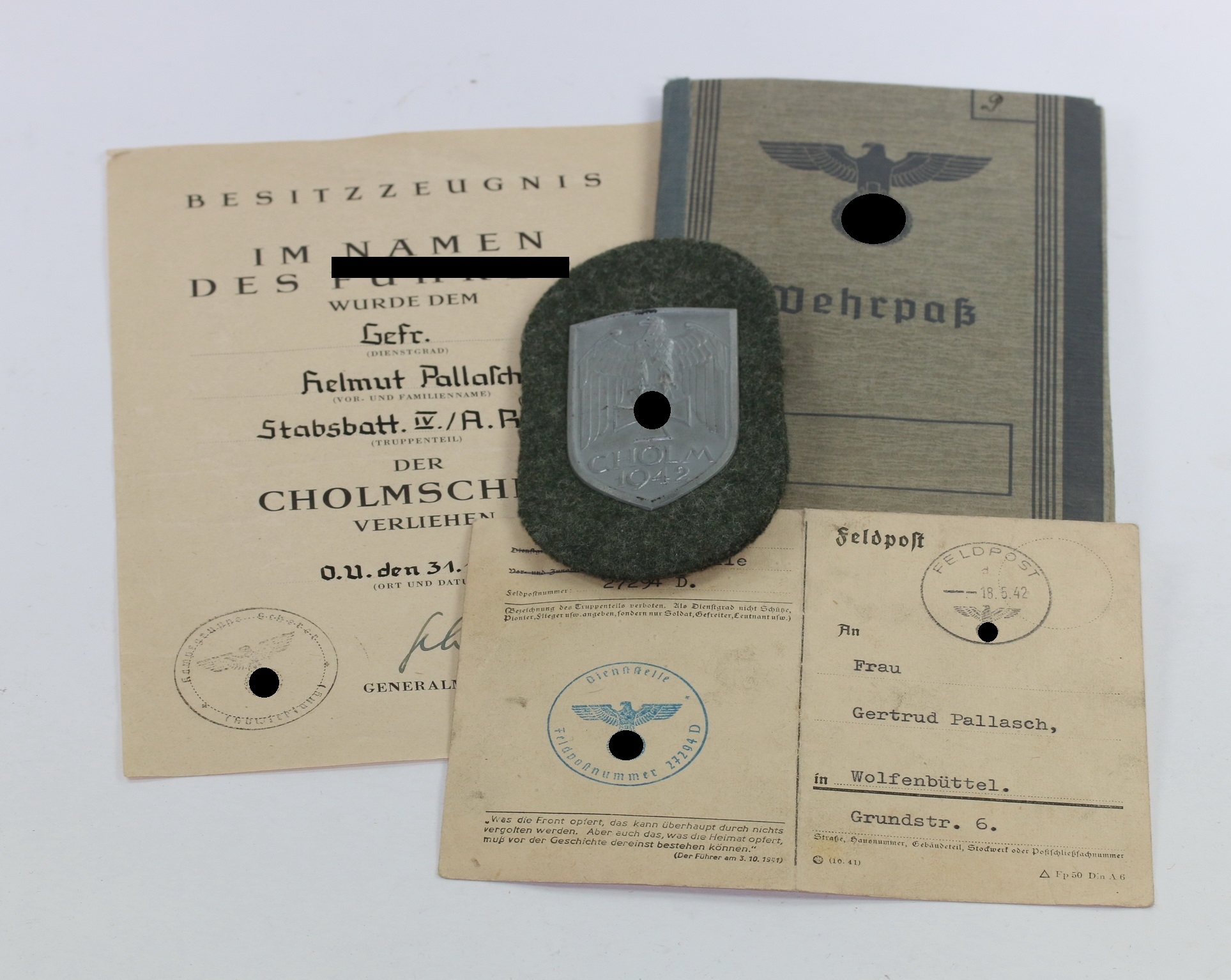 Cholmschild auf Heeresstoff, Short M, Mit Urkunde und Wehrpass – Bild 1