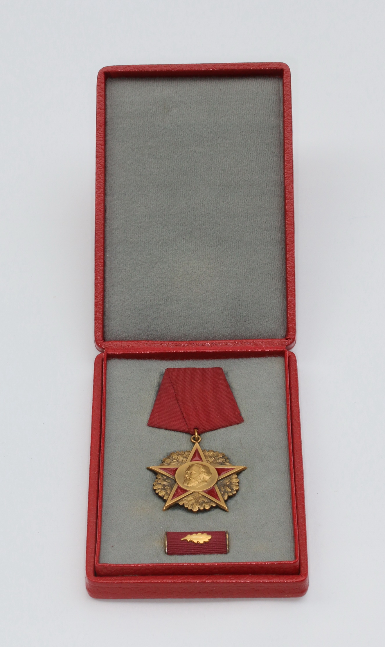 ddr_karl_marx_orden_gold_900_im_etui_1_ DDR, Karl Marx Orden, Gold 900, im Etui – Bild 1