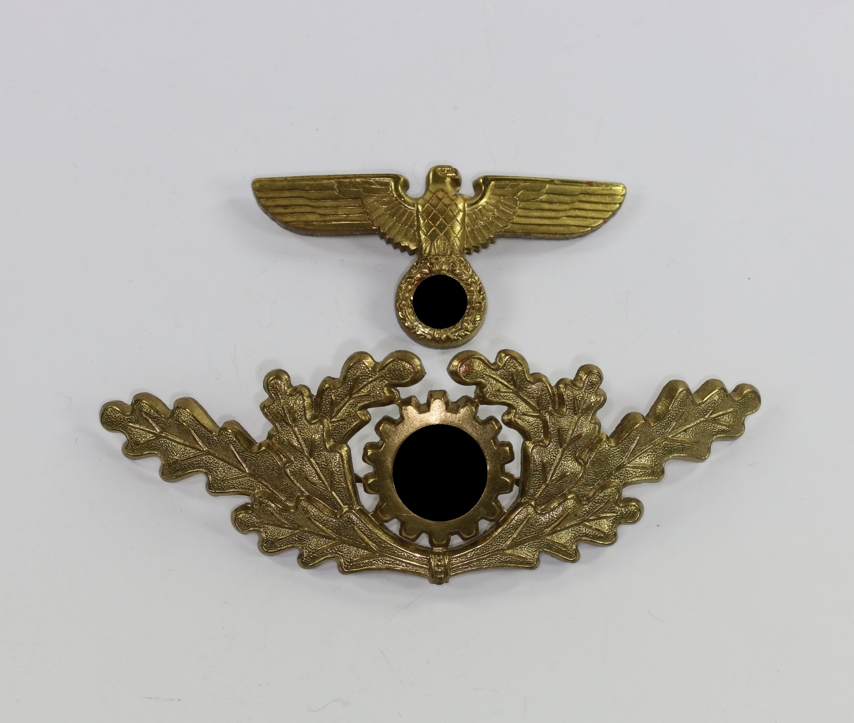 deutsche_arbeitsfront_daf_effekten_satz_f_r_die_f_hrer_schirmm_tze_hst German Labour Front (DAF), Badge Set for Leaders Peaked Cap. – Bild 1