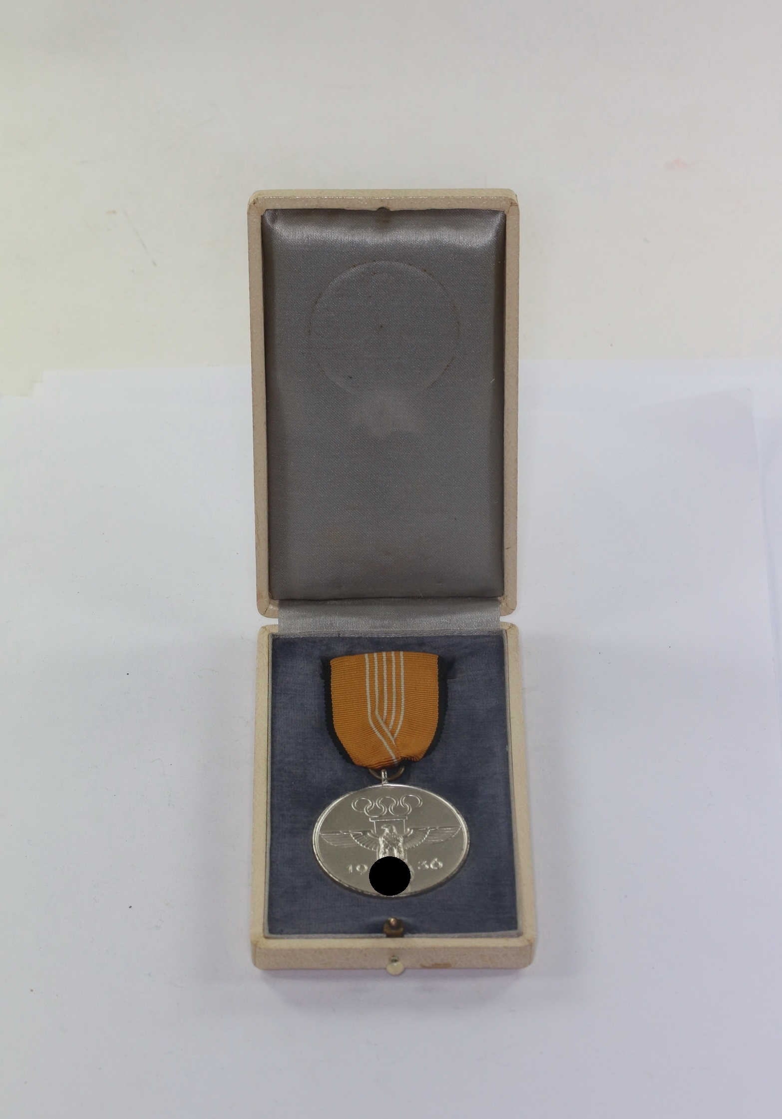 deutsche_olympiaerinnerungsmedaille_1936_im_etui_1__1_1_4nd Deutsche Olympia-Erinnerungsmedaille 1936, im Etui – Bild 1