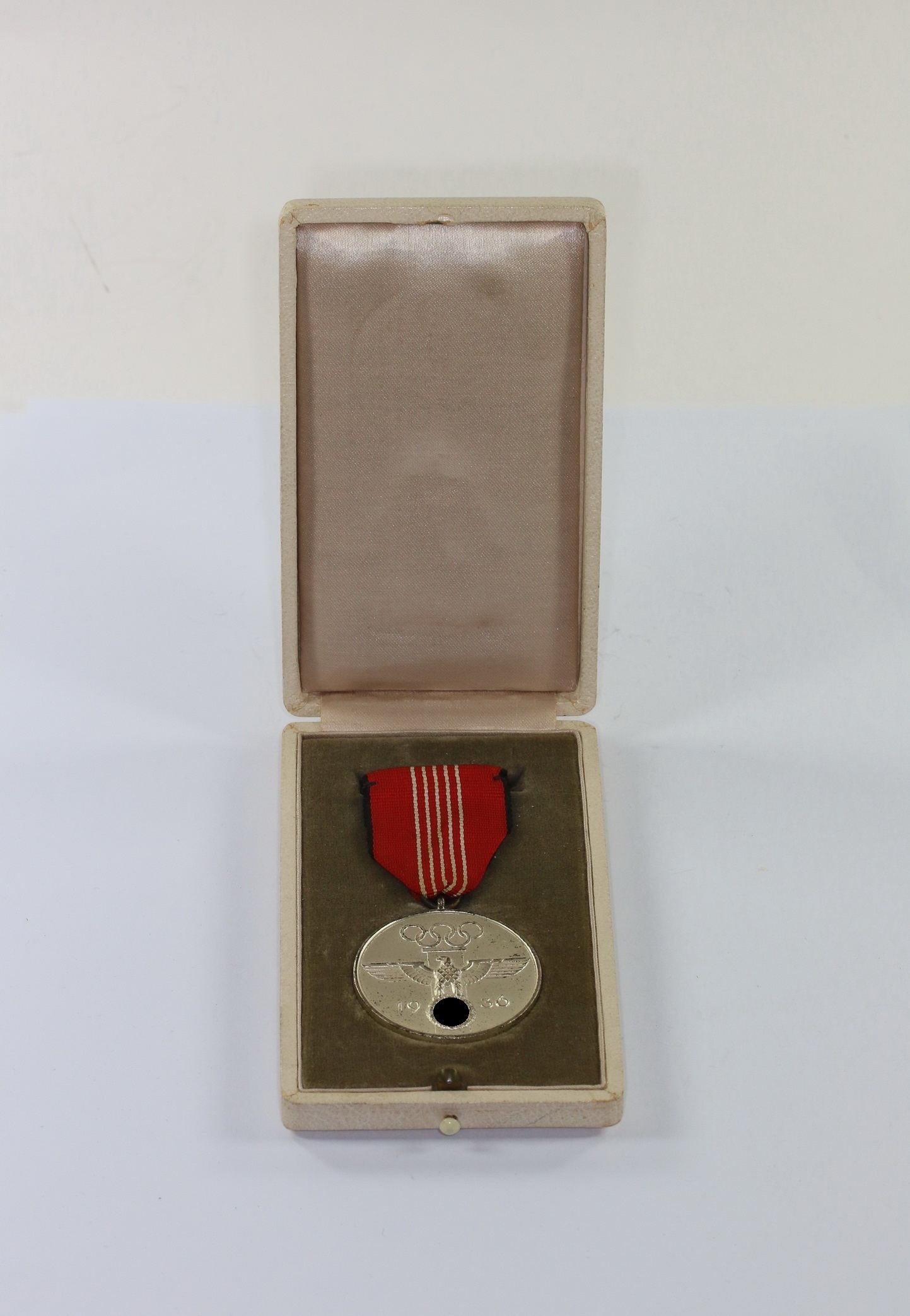Cased German Olympic Games Medal 1936. – Bild 1
