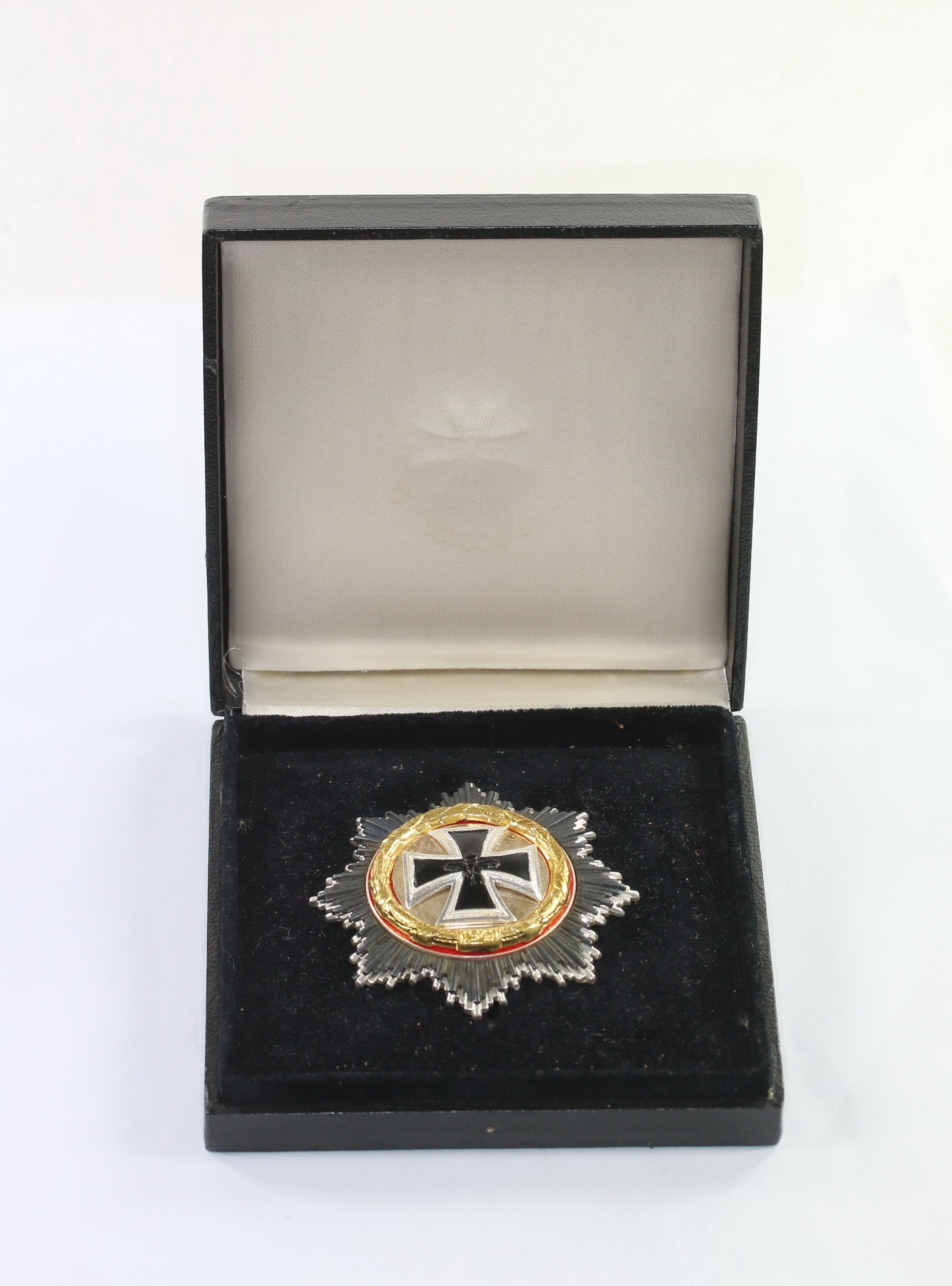 deutsches_kreuz_in_gold_ausf_hrung_1957_steinhauer_l_ck_im_etui_1_ Cased German Cross in Gold, 1957 Pattern. Type Steinhauer & Lück. – Bild 1