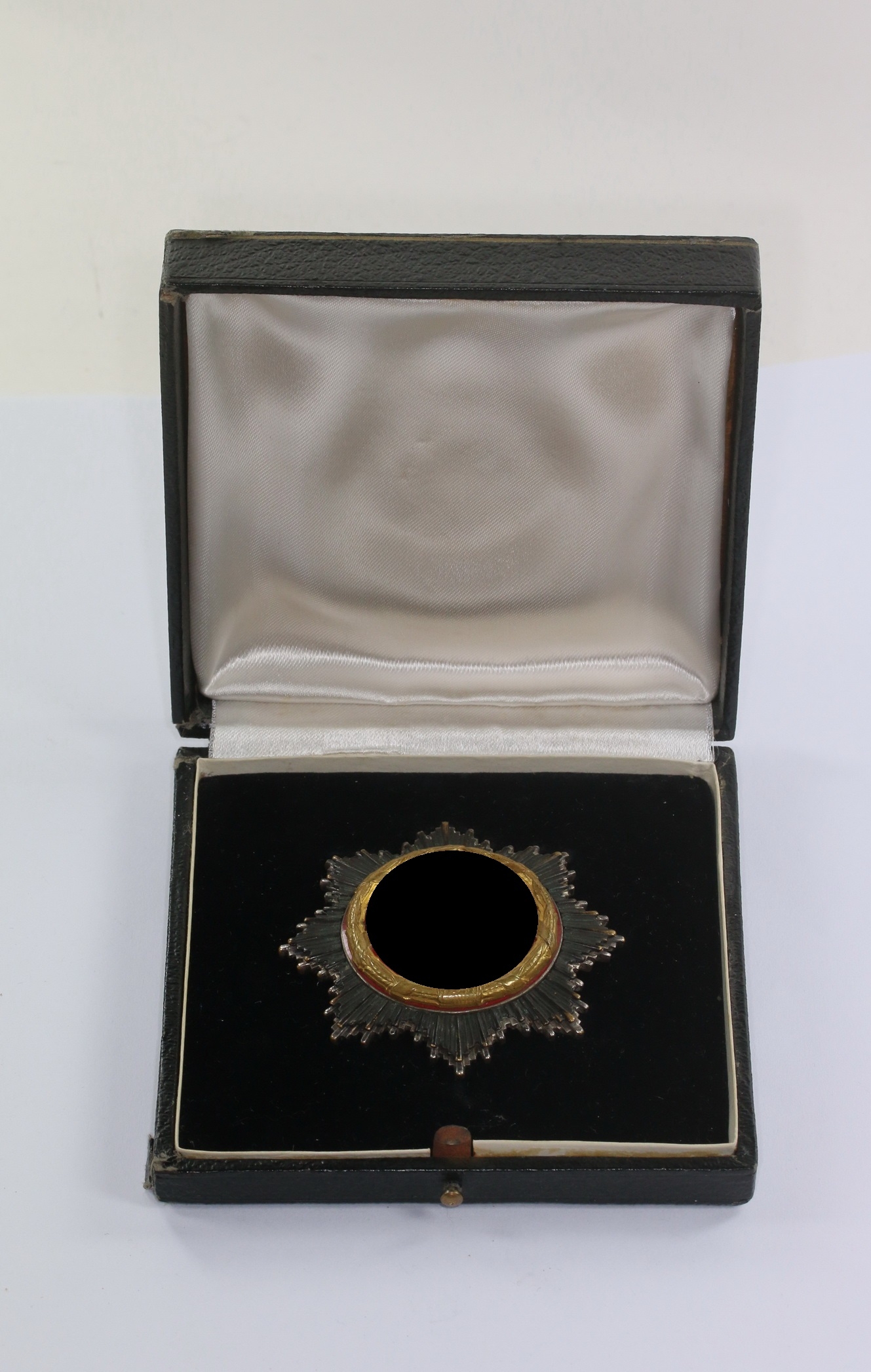 Cased German Cross in Gold. Type Deschler, Heavy. – Bild 1