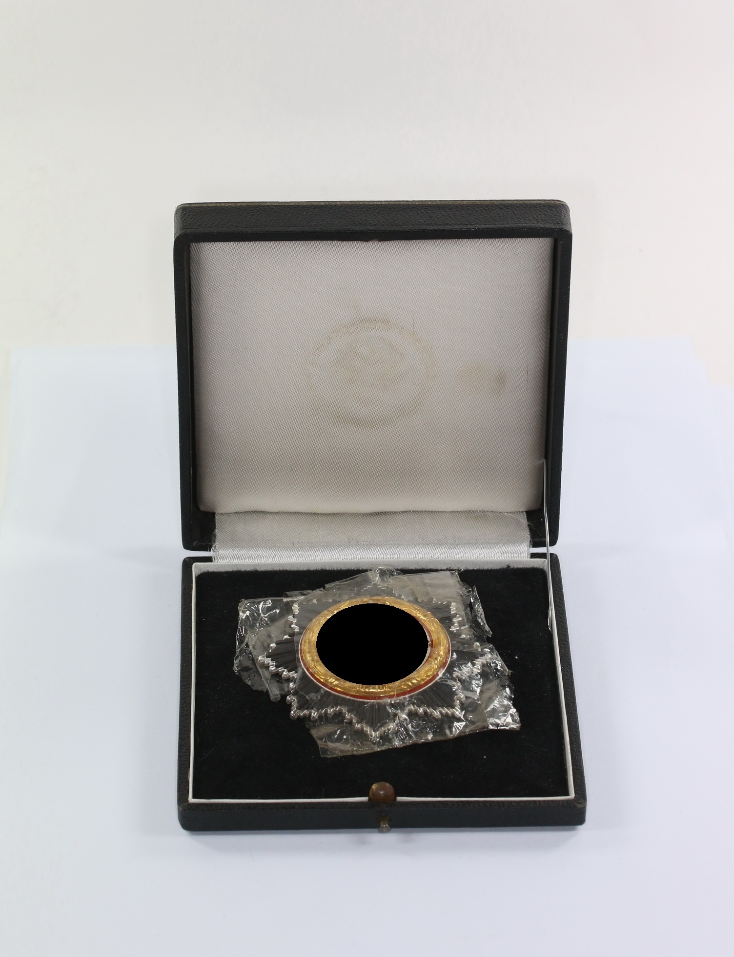 Cased German Cross in Gold in Cellophane Envelope. Maker 20. – Bild 1