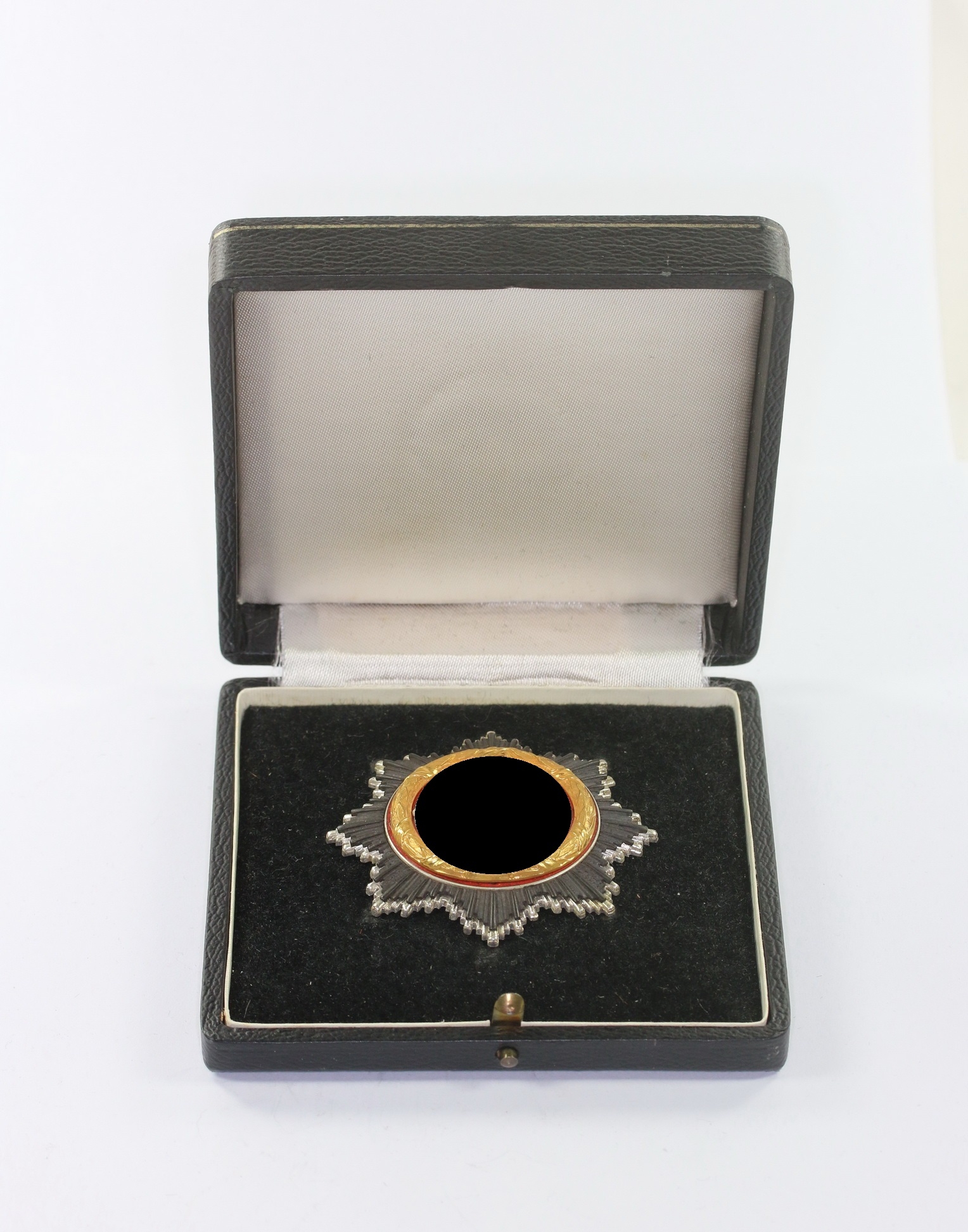 deutsches_kreuz_in_gold_hst Cased German Cross in Gold. Maker 134 (Light). – Bild 1